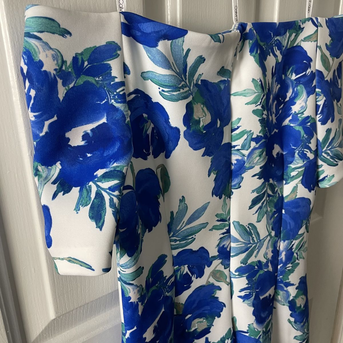Calvin Klein Size 6 Floral Blue Cocktail Dress on Queenly