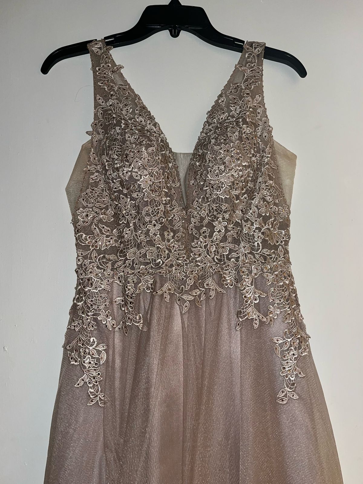 Size 4 Prom Lace Nude A-line Dress on Queenly