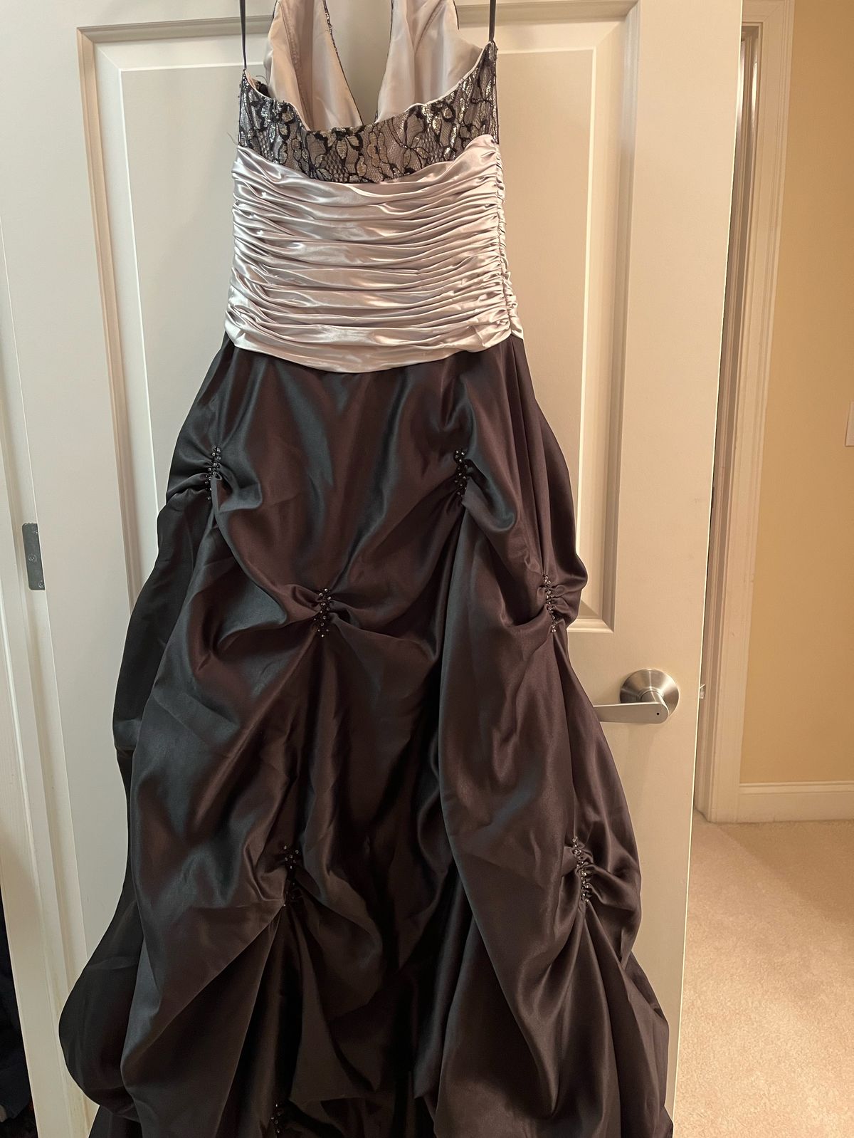 Size 2 Prom Black A-line Dress on Queenly