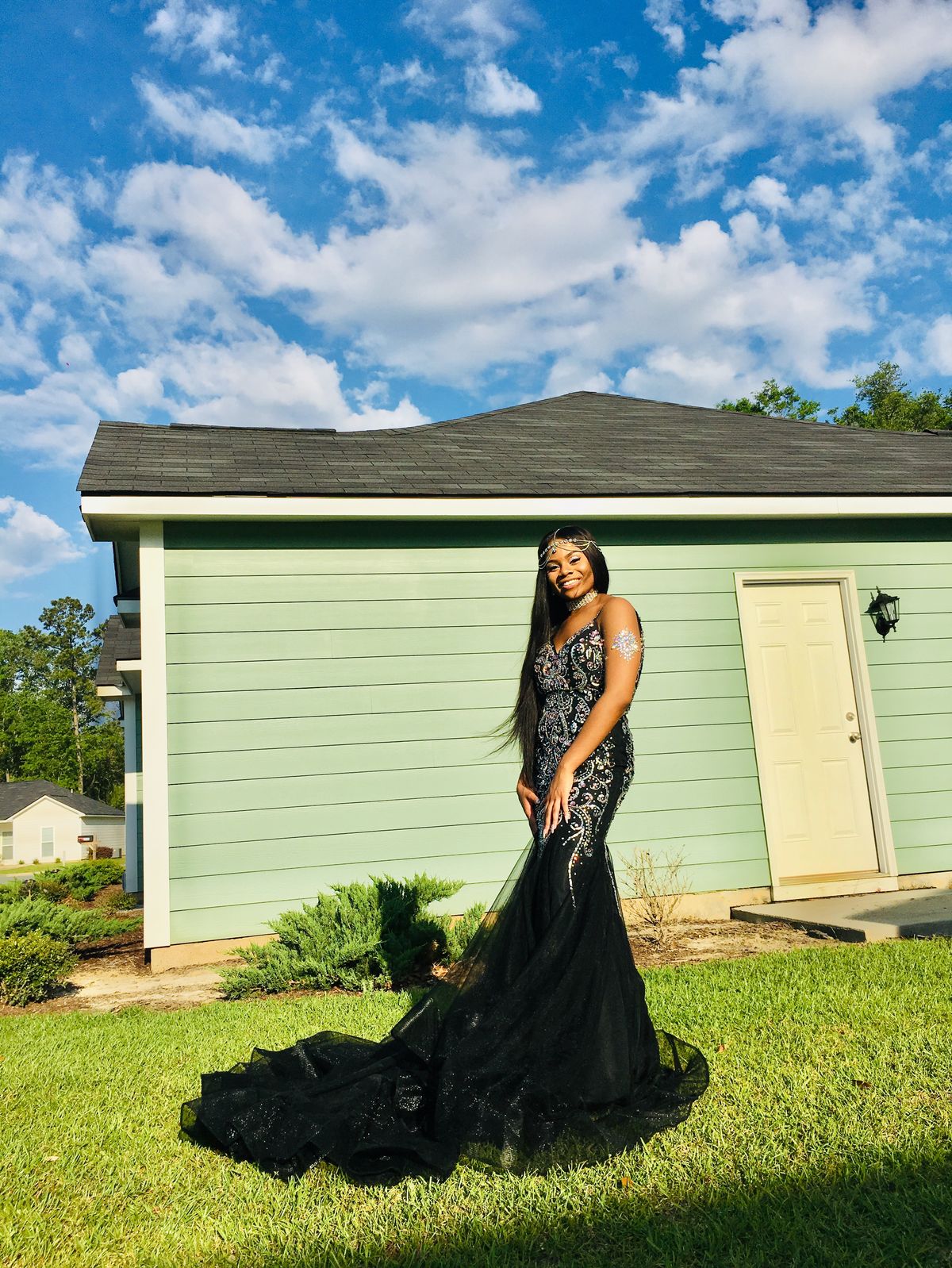 Size 6 Prom Black A-line Dress on Queenly