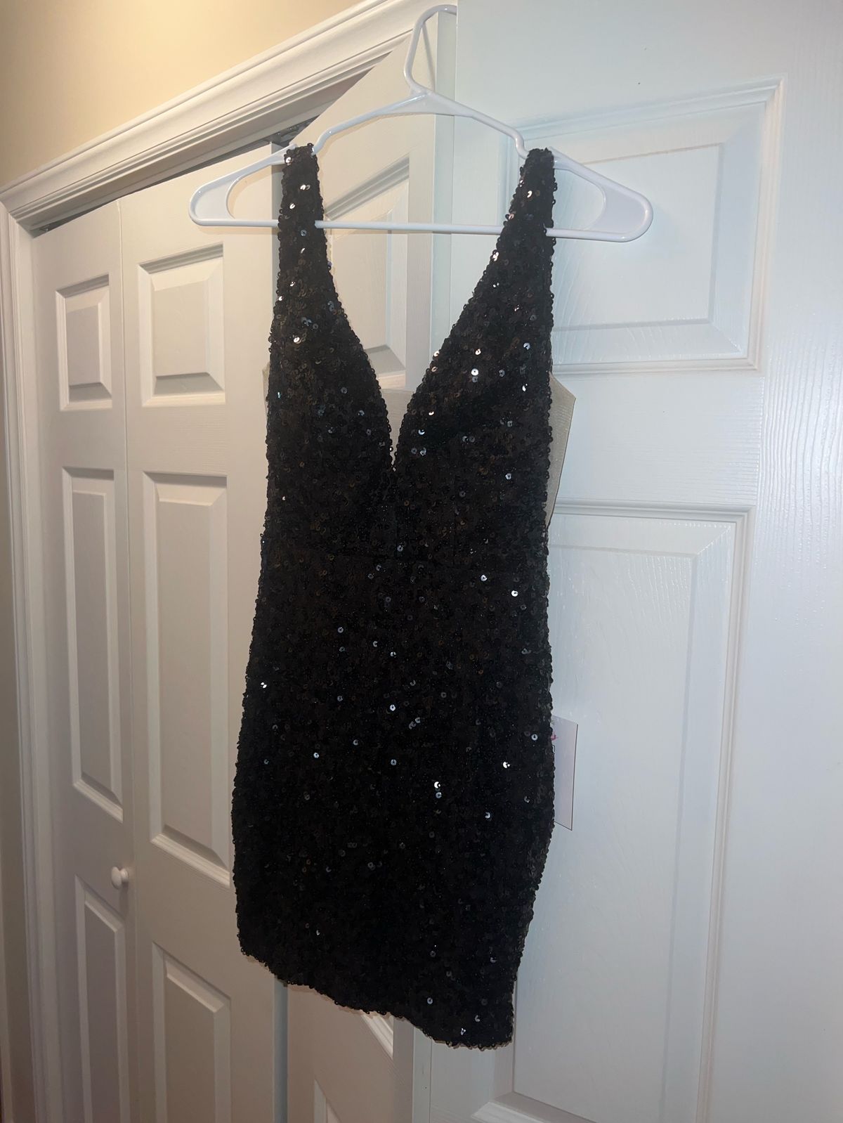 Size 0 Homecoming Sequined Black Cocktail Dress on Queenly