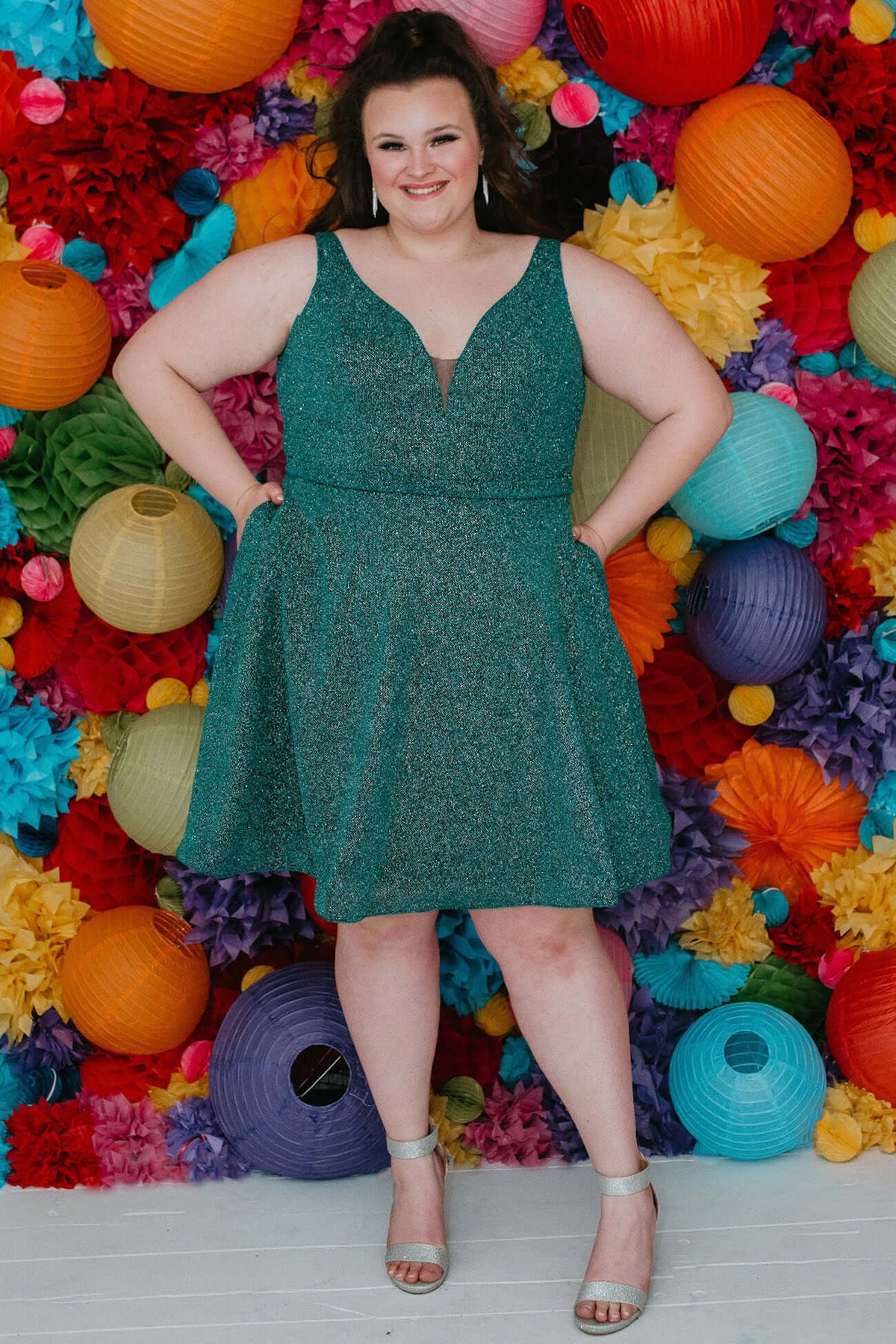 Style 8120 Sydneys Closet Plus Size 16 Emerald Green Cocktail Dress on Queenly