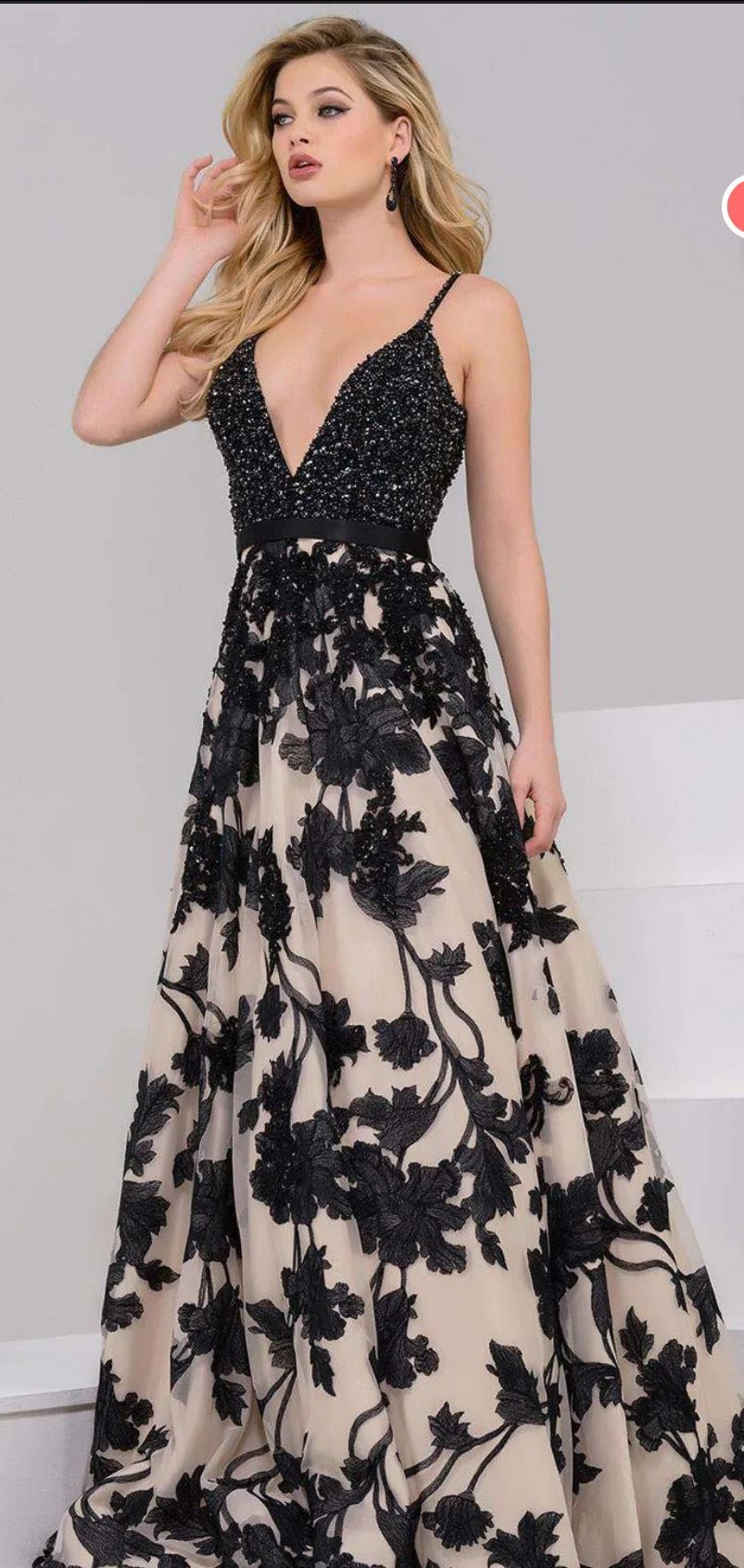 Jovani Size 8 Prom Plunge Lace Black Dress With Train on Queenly