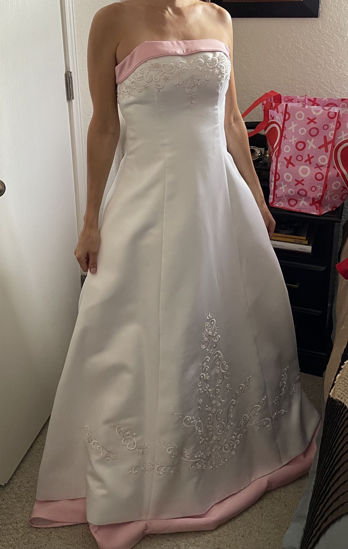 Alfred Angelo Size 0 Satin White Ball Gown on Queenly