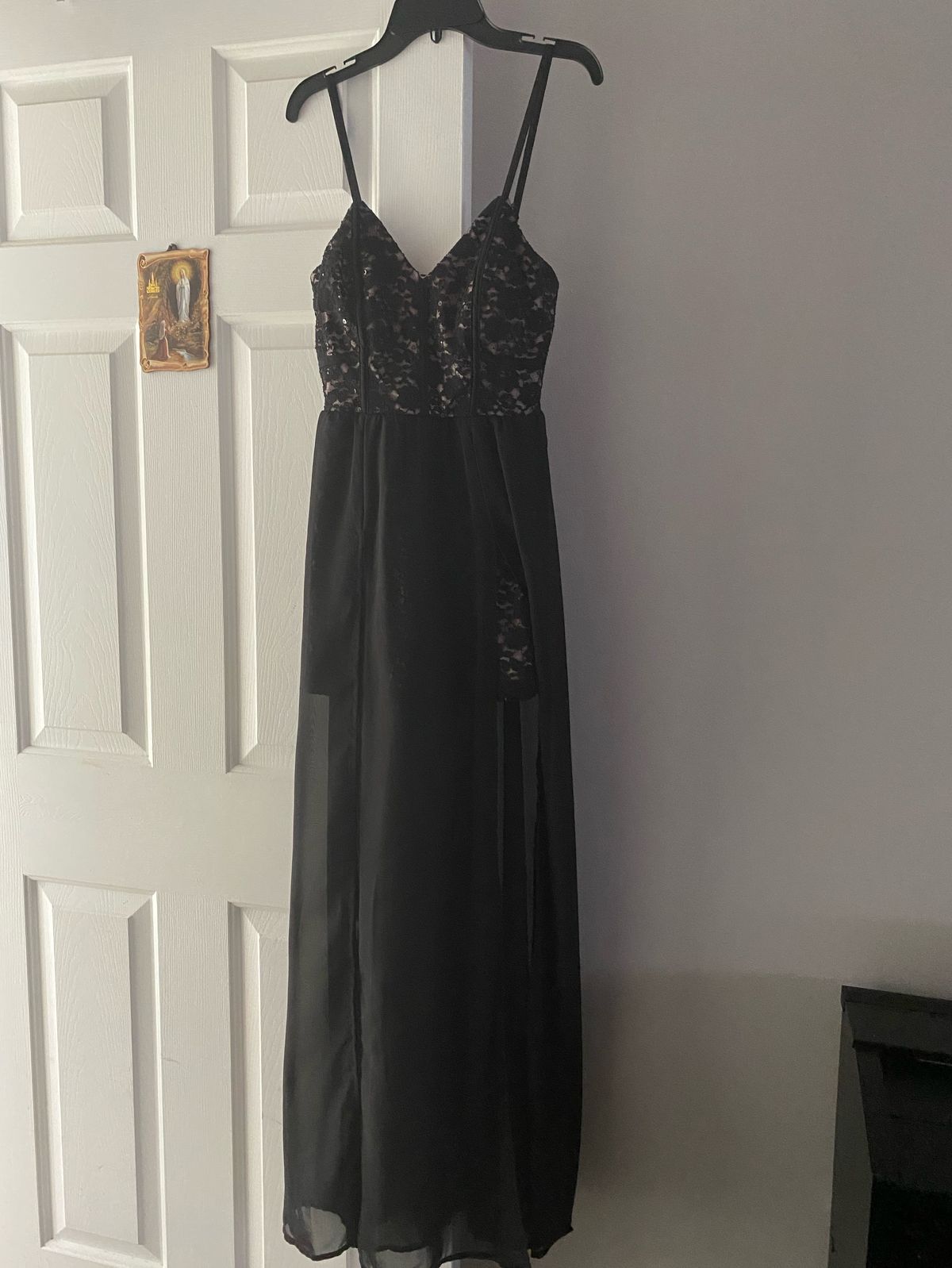 Size 4 Prom Lace Black Side Slit Dress on Queenly