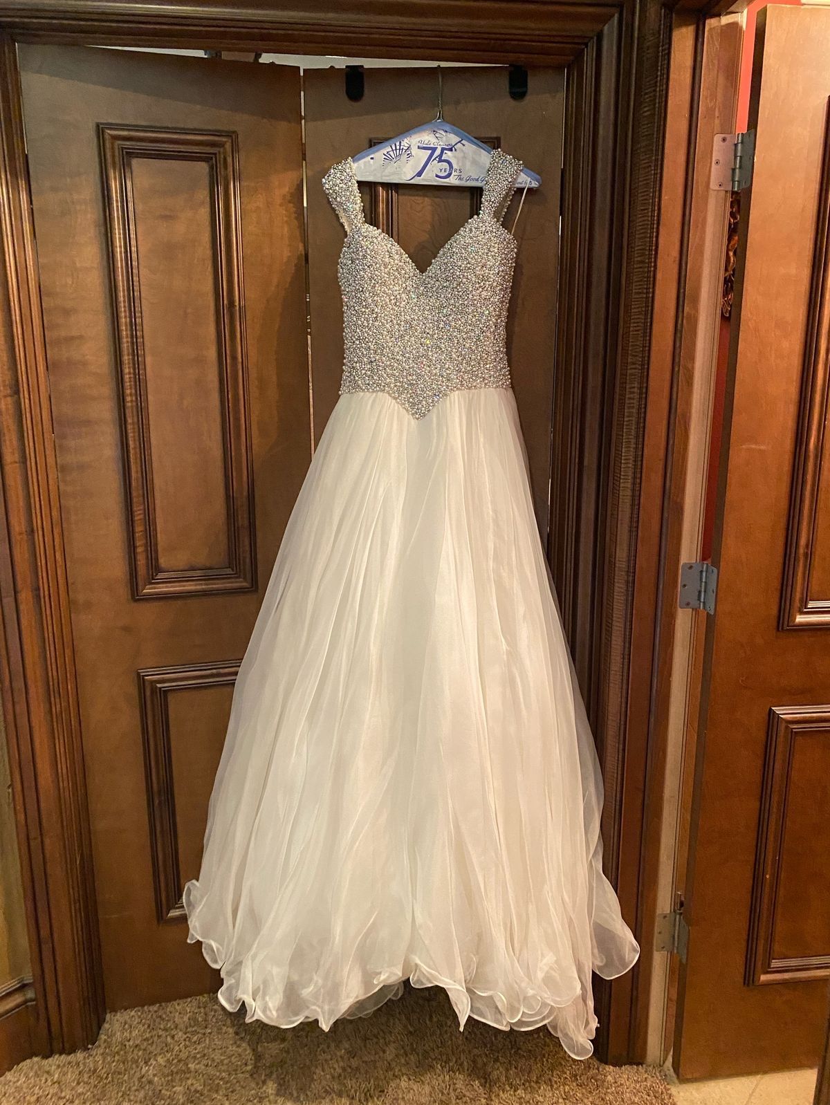Sherri Hill Size 6 Prom White Ball Gown on Queenly