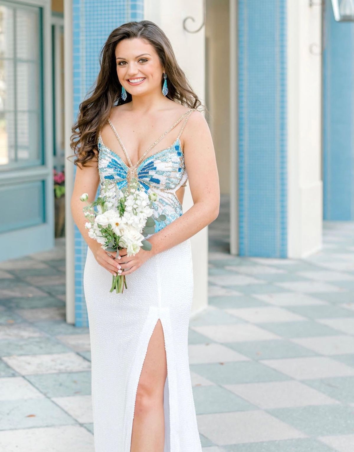 Sherri Hill Size 2 Prom White Side Slit Dress on Queenly