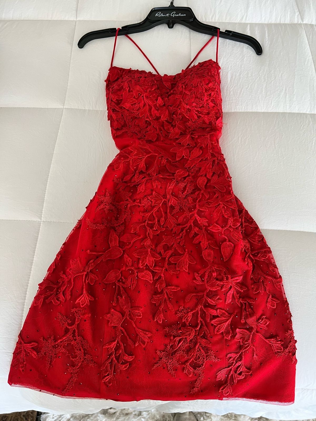 Size 4 Lace Red Cocktail Dress on Queenly