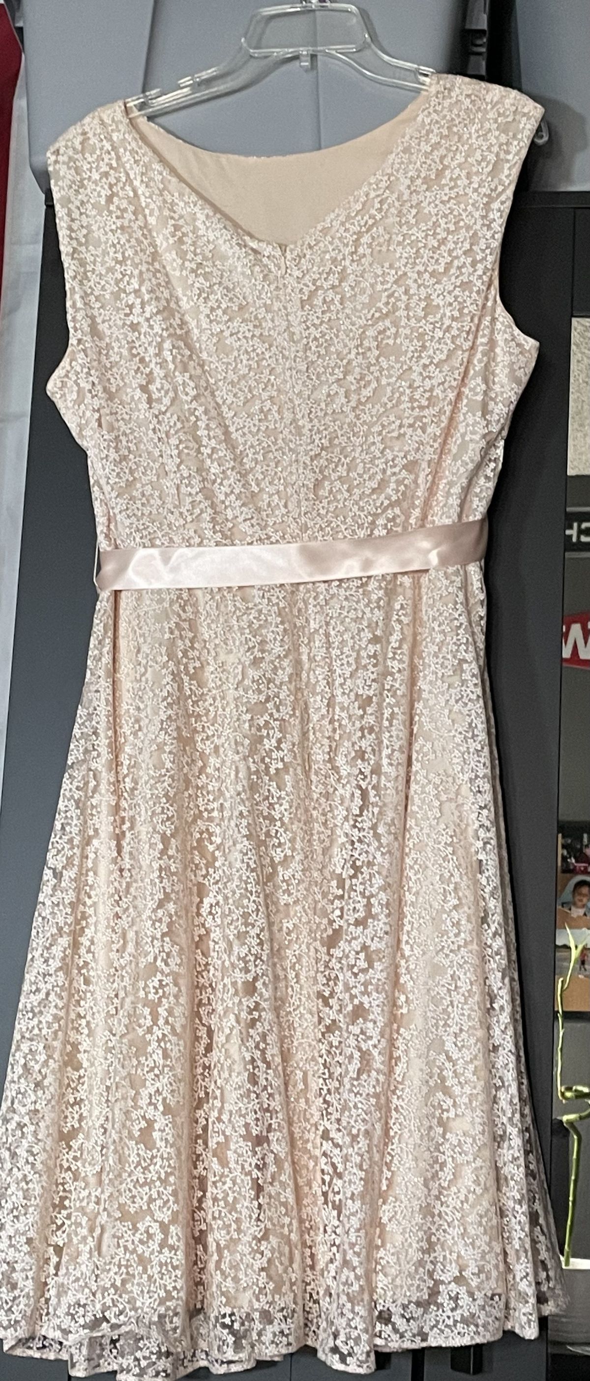 Plus Size 16 Prom Floral Nude A-line Dress on Queenly