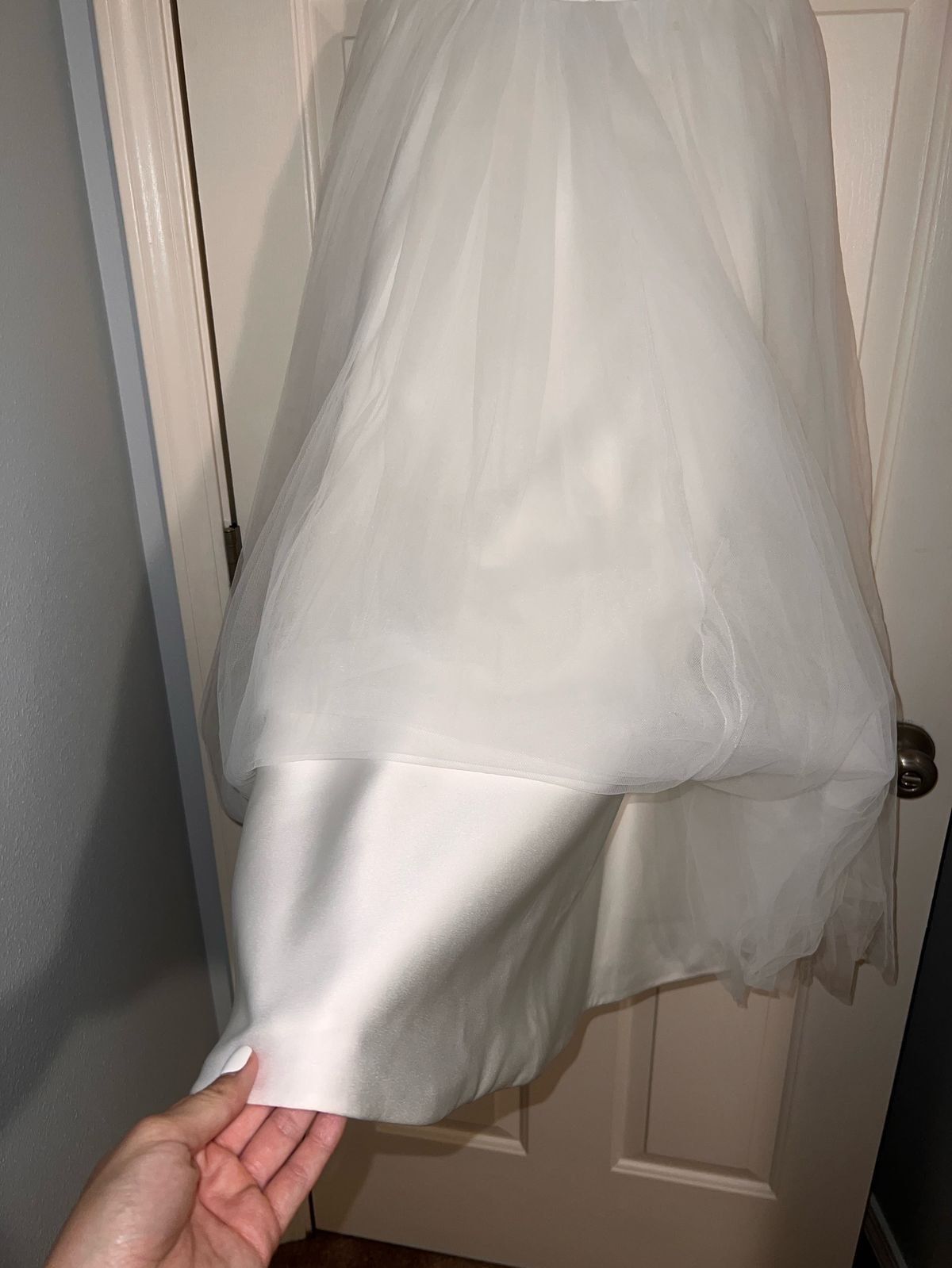 Lis Simon Bridal Size 4 Wedding Strapless Satin White A-line Dress on Queenly