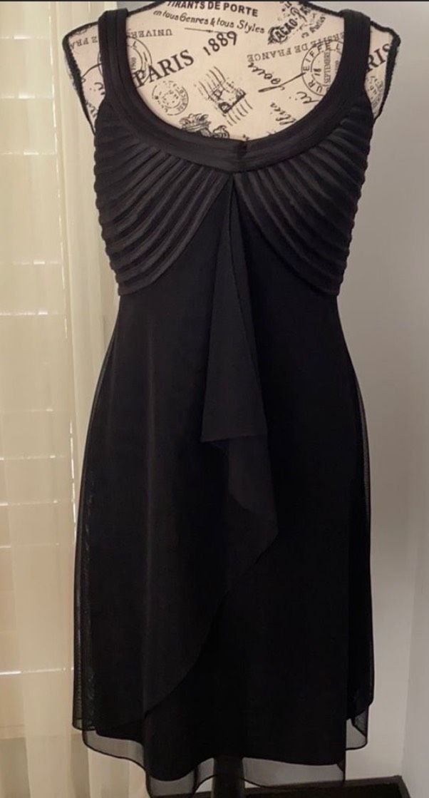 Size 8 Prom Black A-line Dress on Queenly
