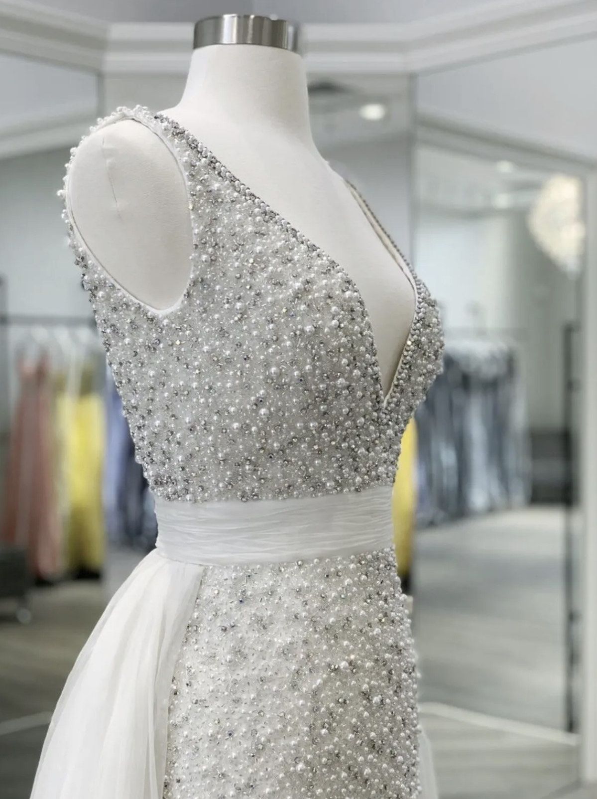 Sherri Hill Size 0 Wedding Plunge Sequined White Dress With Train on Queenly
