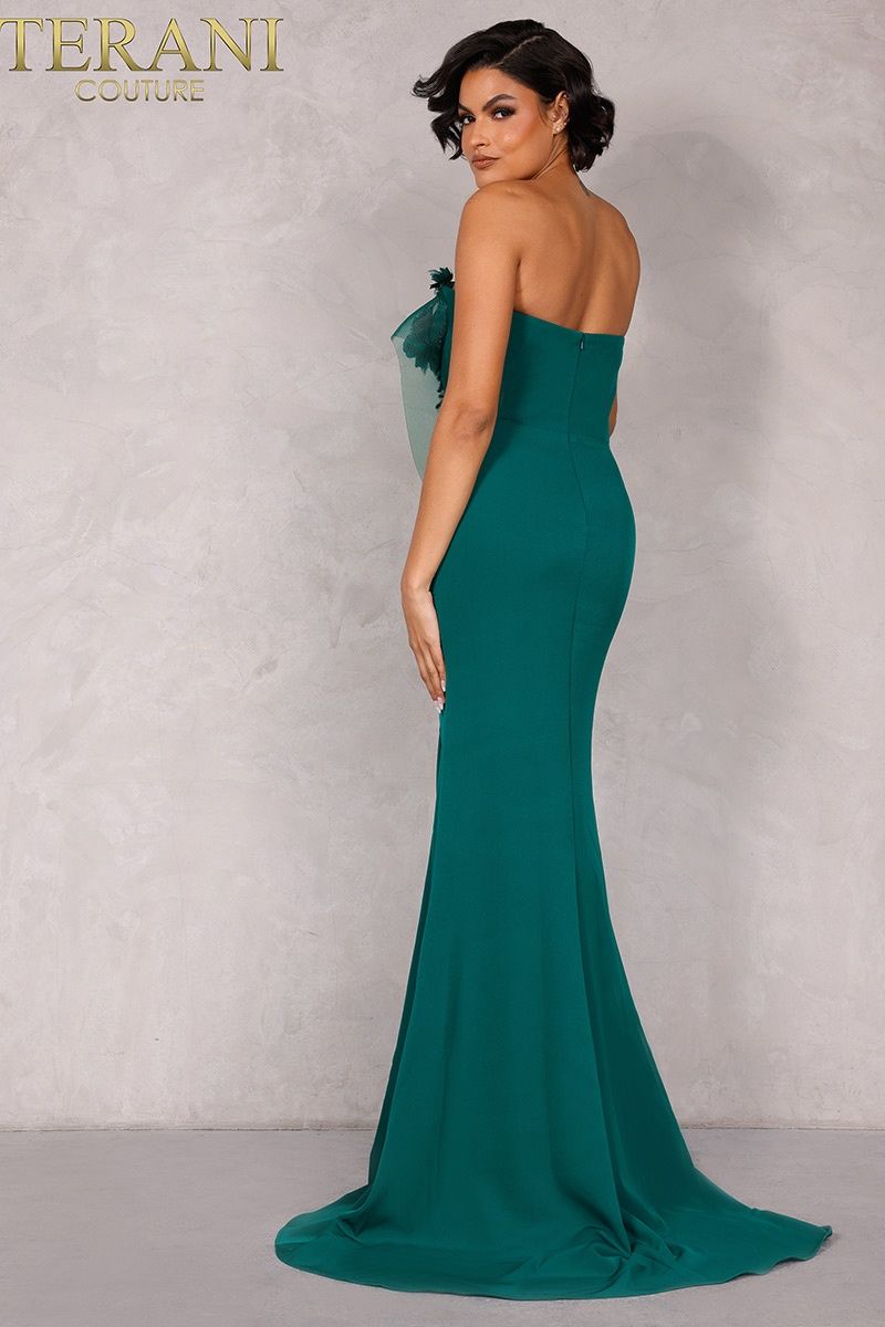 Style 2021E2818 Terani Couture Size 8 Emerald Green Side Slit Dress on Queenly