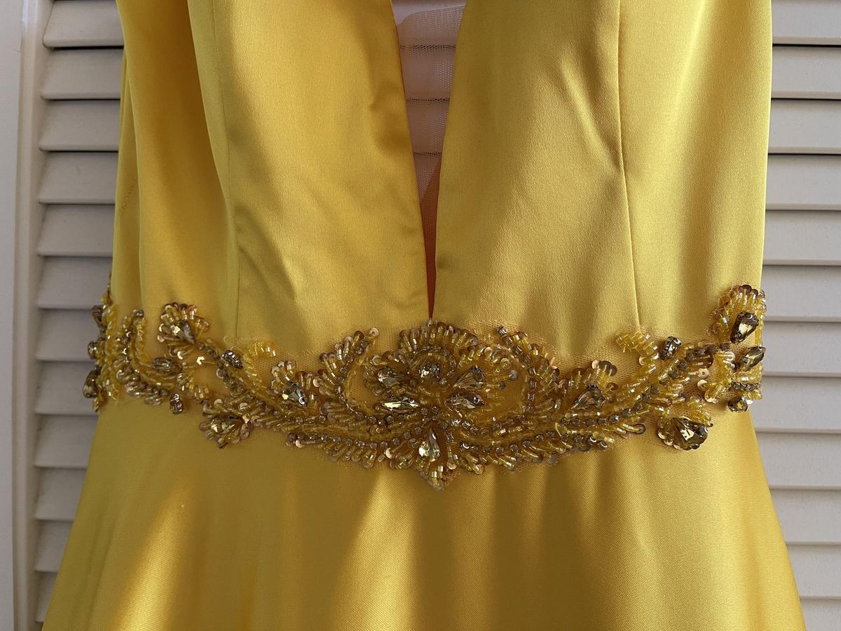 Size 0 Prom Plunge Sequined Yellow Dress With Train on Queenly