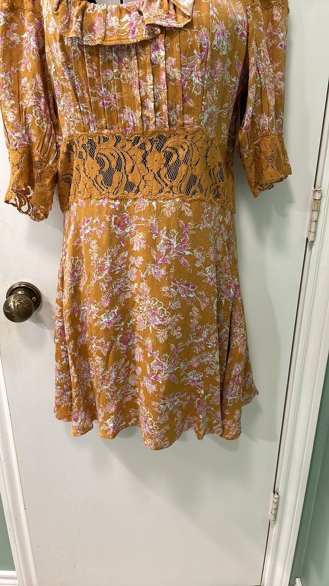 Free People Size 4 Lace Yellow Cocktail Dress on Queenly
