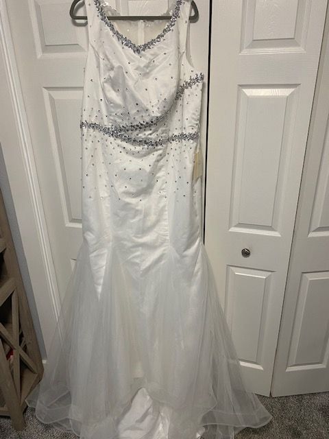 Plus Size 22 Prom Sequined White Mermaid Dress on Queenly