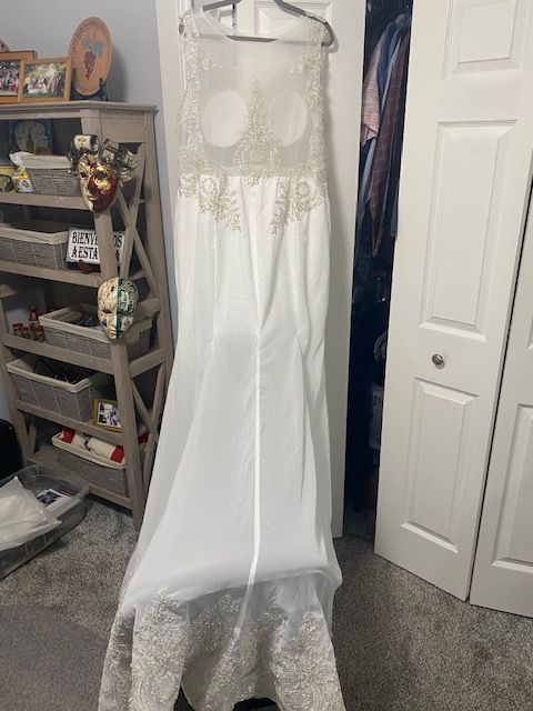 Plus Size 22 White Ball Gown on Queenly
