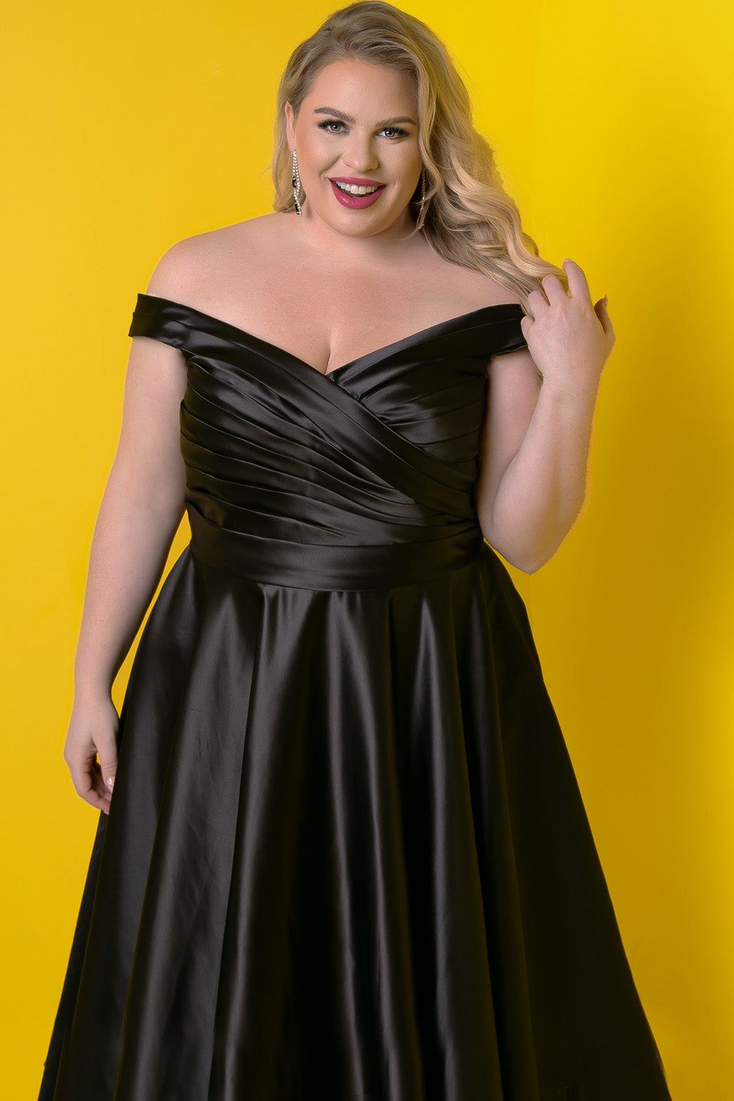 Style CE2301 Sydney's Closet Plus Size 24 Satin Emerald Black Cocktail Dress on Queenly
