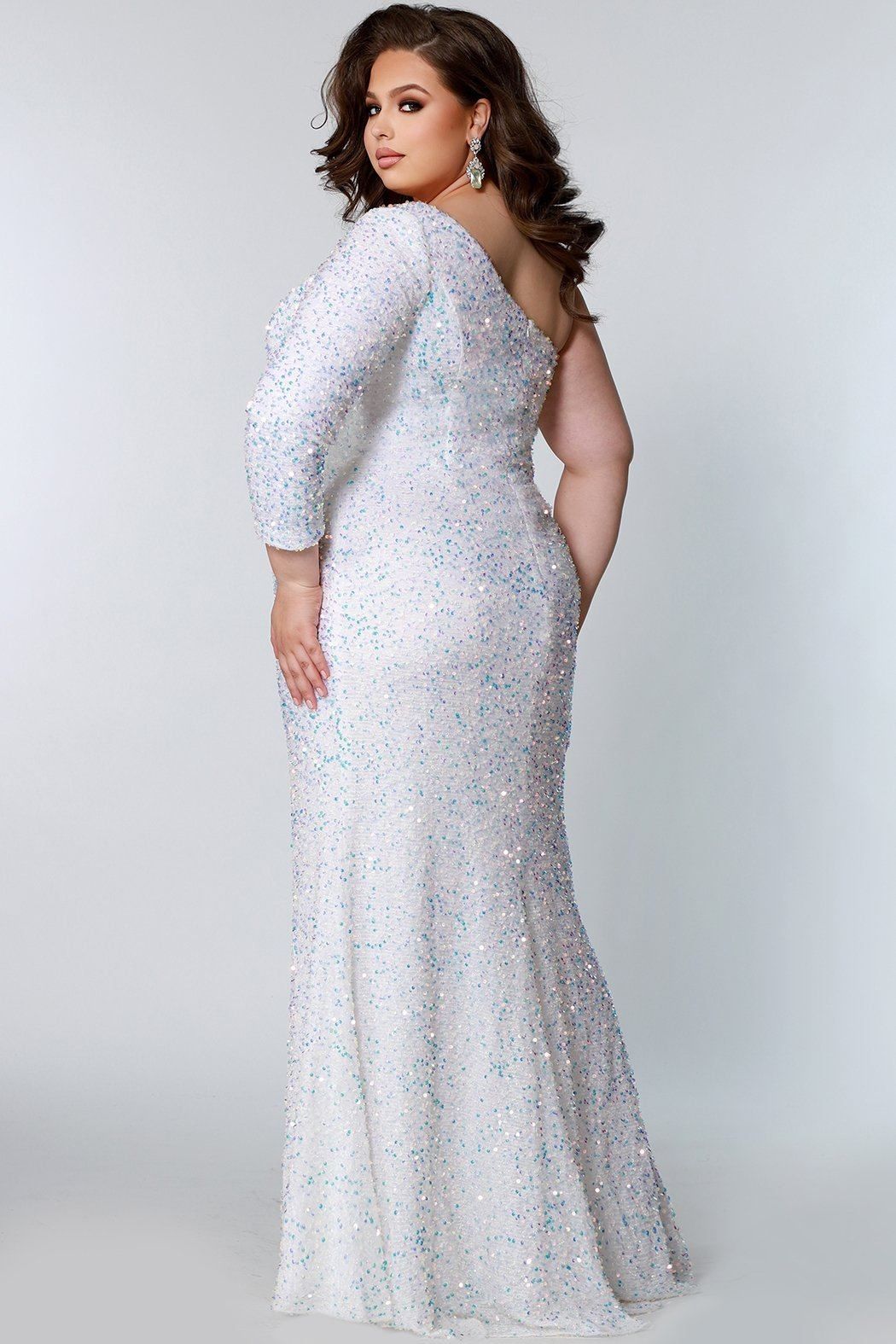 Style SC7319 Sydney's Closet Plus Size 18 Prom White Side Slit Dress on Queenly