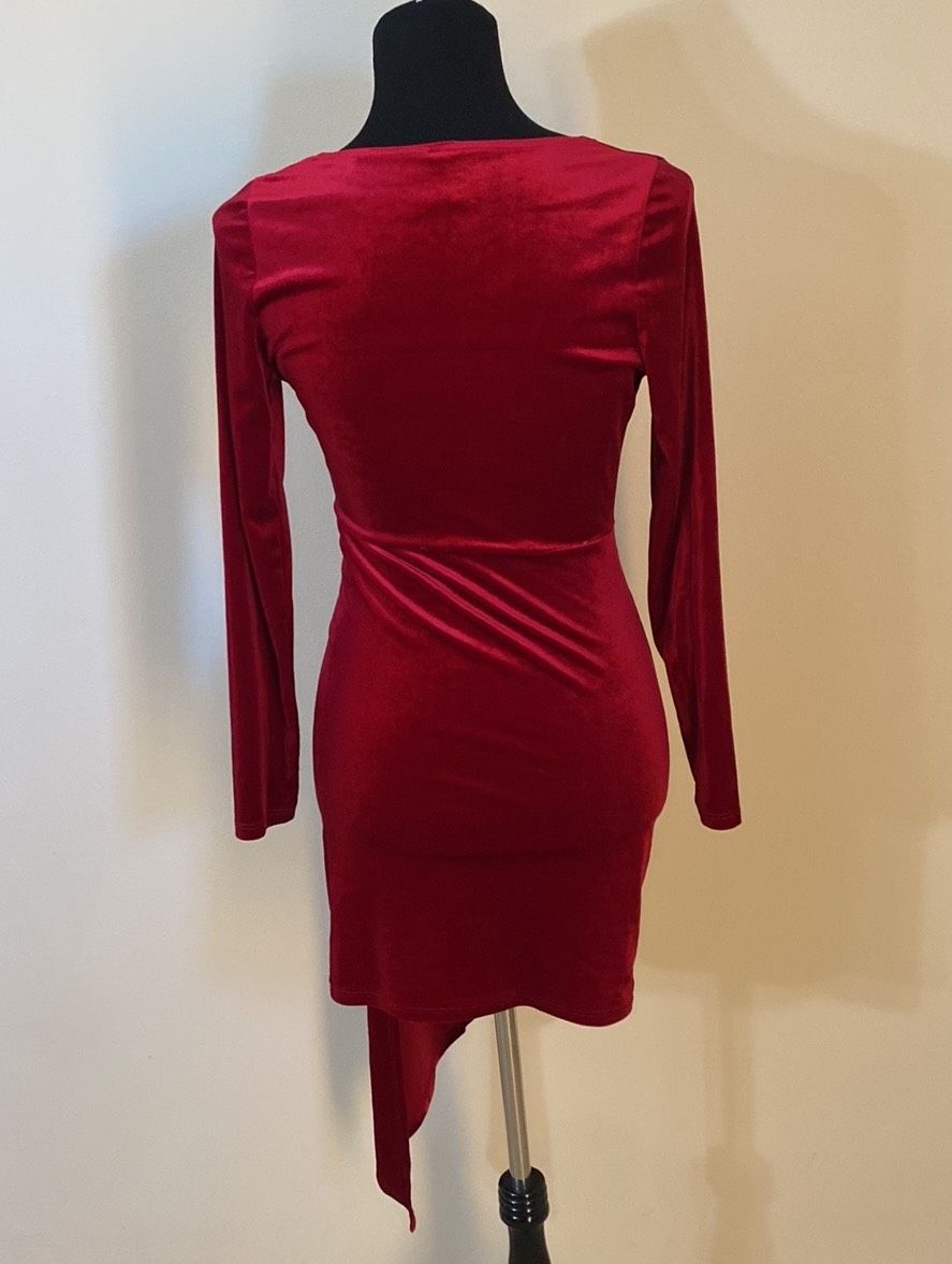 Windsor Size 4 Homecoming Red Cocktail Dress on Queenly