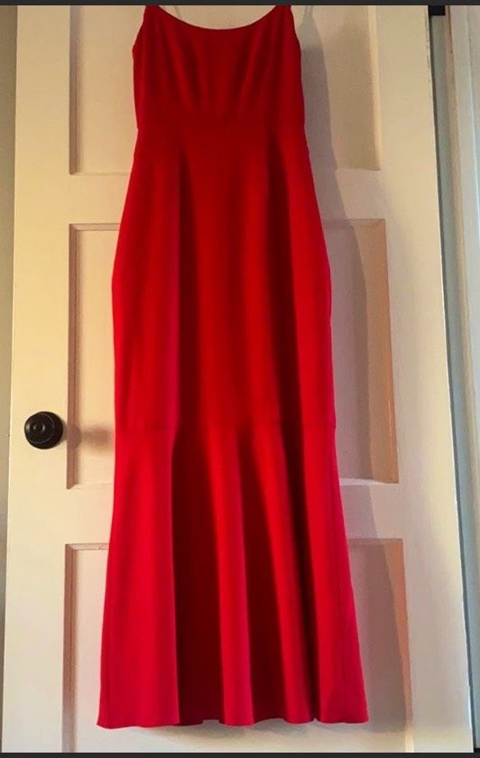 Hutch Size 6 Red Floor Length Maxi on Queenly