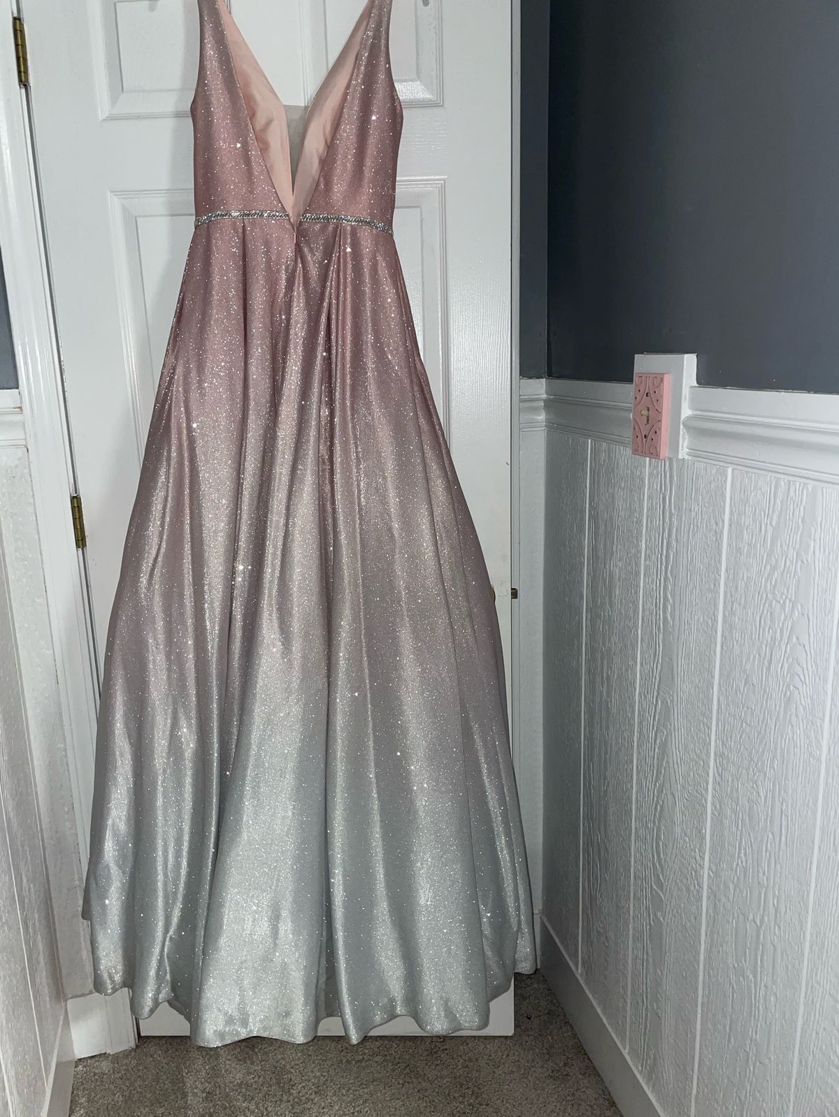 Night Studio Size 4 Prom Pink Ball Gown on Queenly