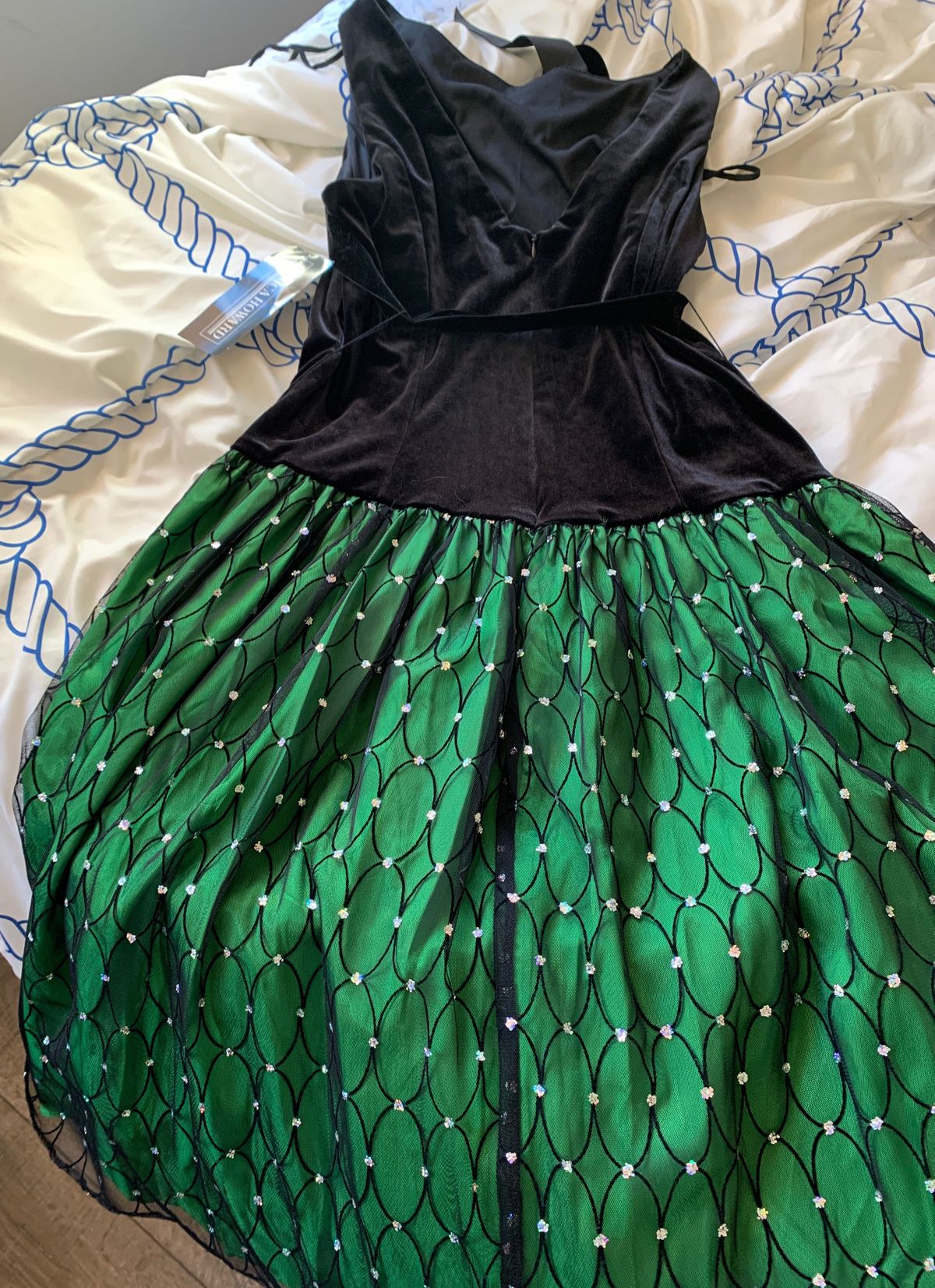 Jessica Howard Size 12 Velvet Black A-line Dress on Queenly