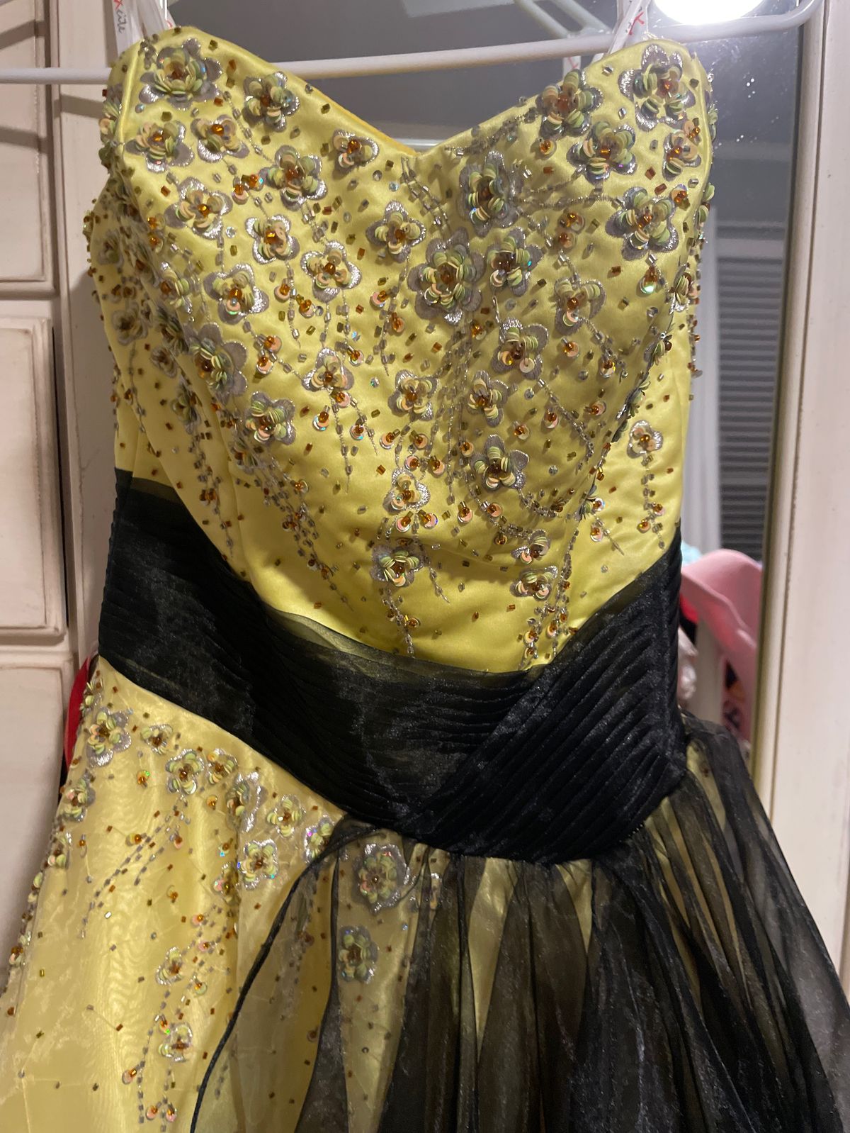 Size 2 Prom Yellow Ball Gown on Queenly