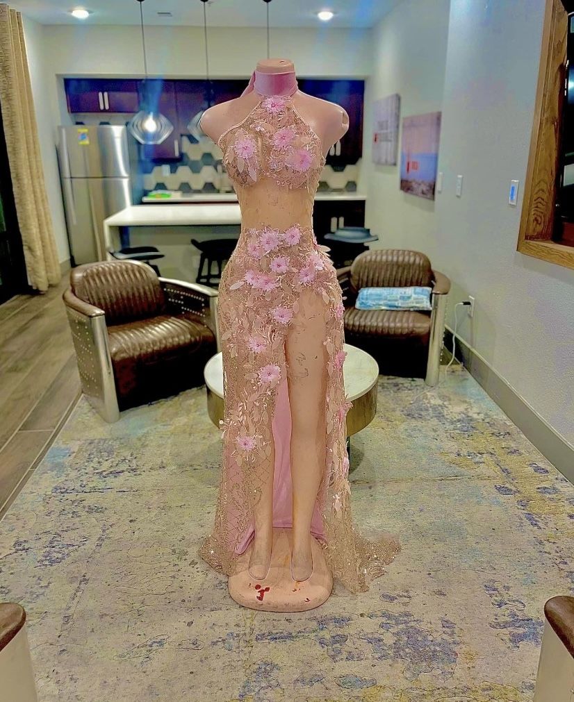 Size 4 Prom Halter Sequined Light Pink Side Slit Dress on Queenly