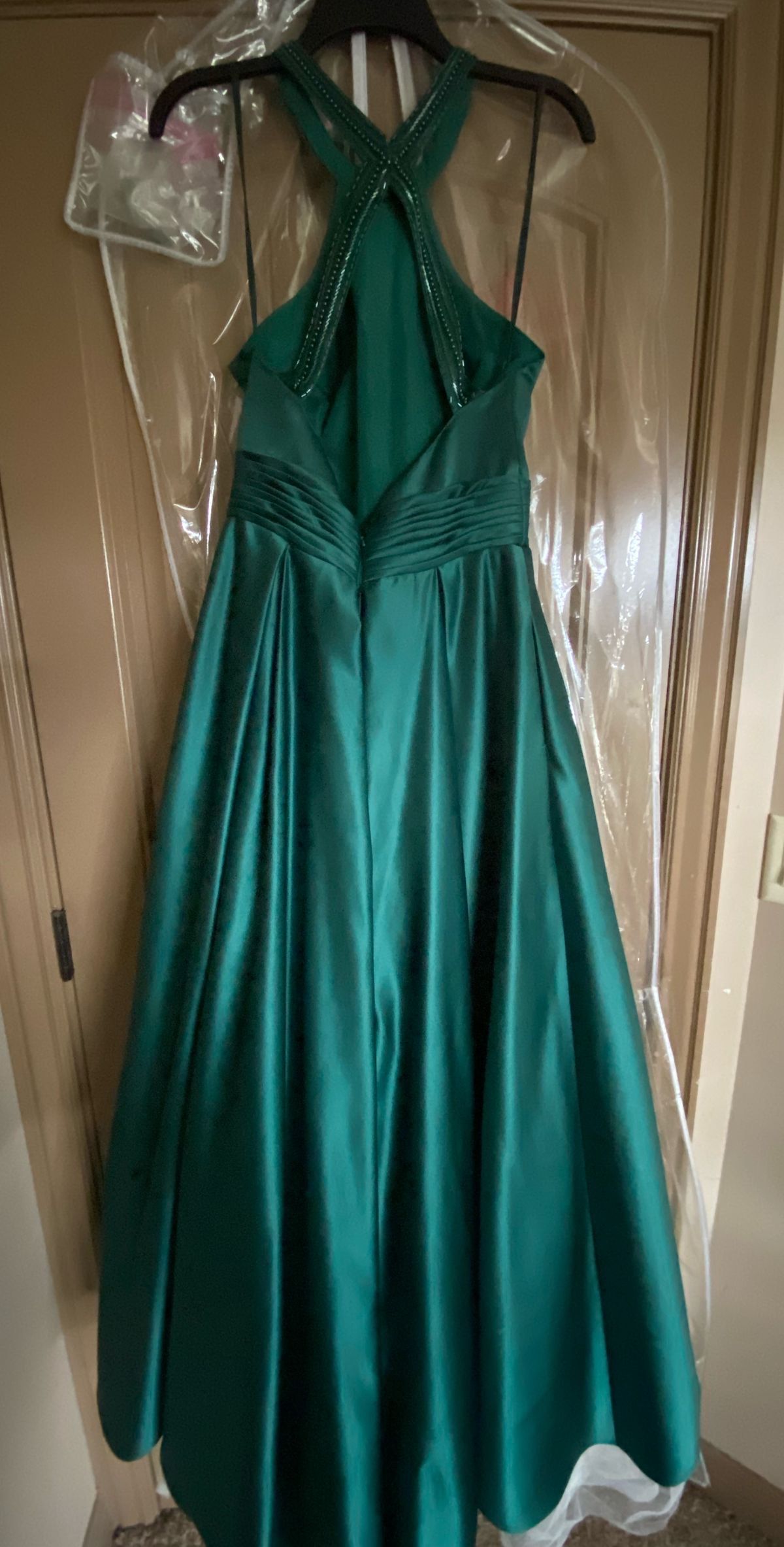 Size 6 Prom Satin Emerald Green Ball Gown on Queenly