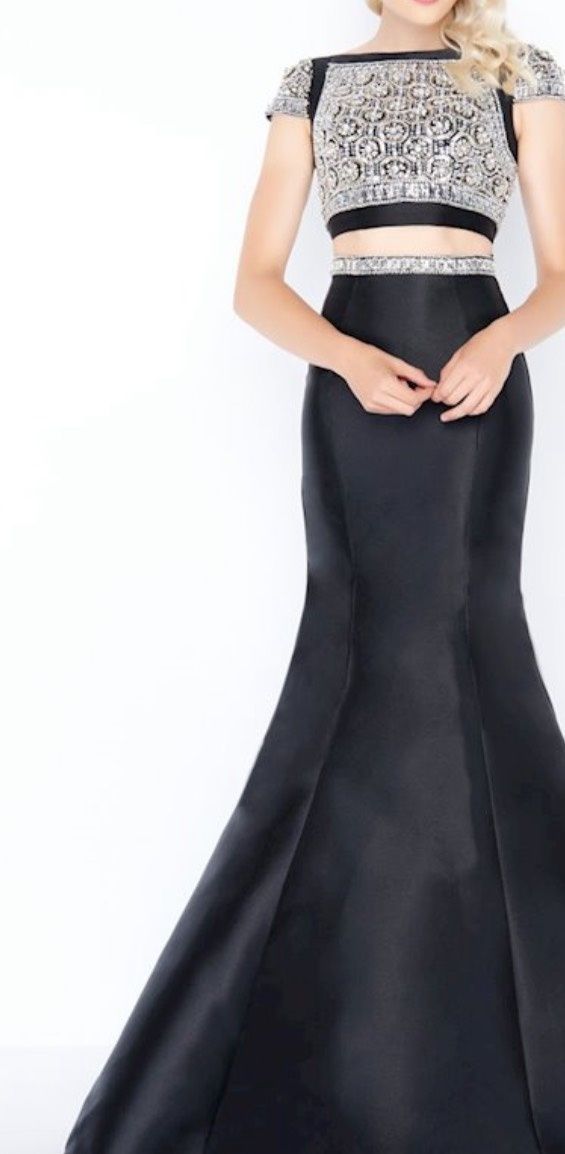 Mac Duggal Size 4 Prom Black Mermaid Dress on Queenly