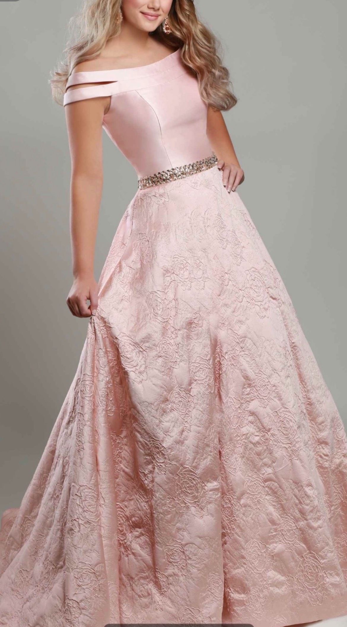 Ritzee Size 6 Prom Off The Shoulder Lace Light Pink A-line Dress on Queenly