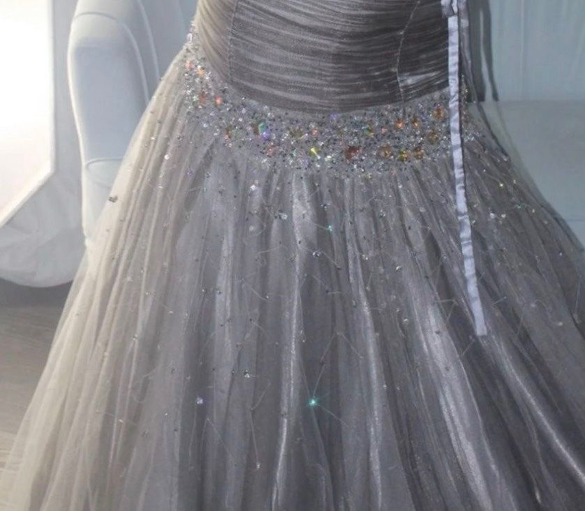 Size 4 Prom Silver Ball Gown on Queenly
