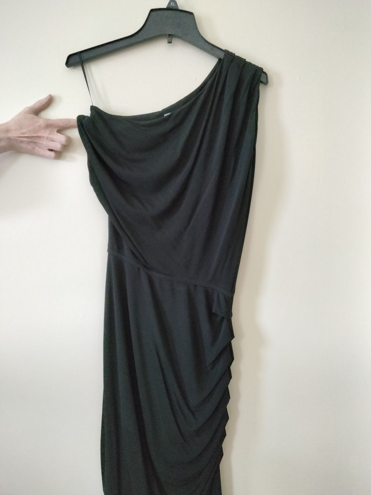 Halston Heritage  Size 2 Black Cocktail Dress on Queenly