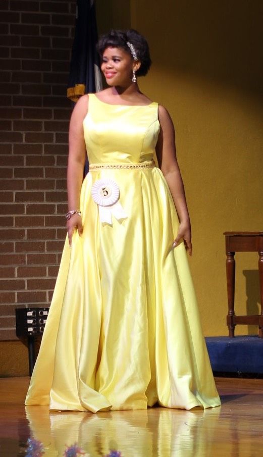 Size 10 Prom Yellow Ball Gown on Queenly