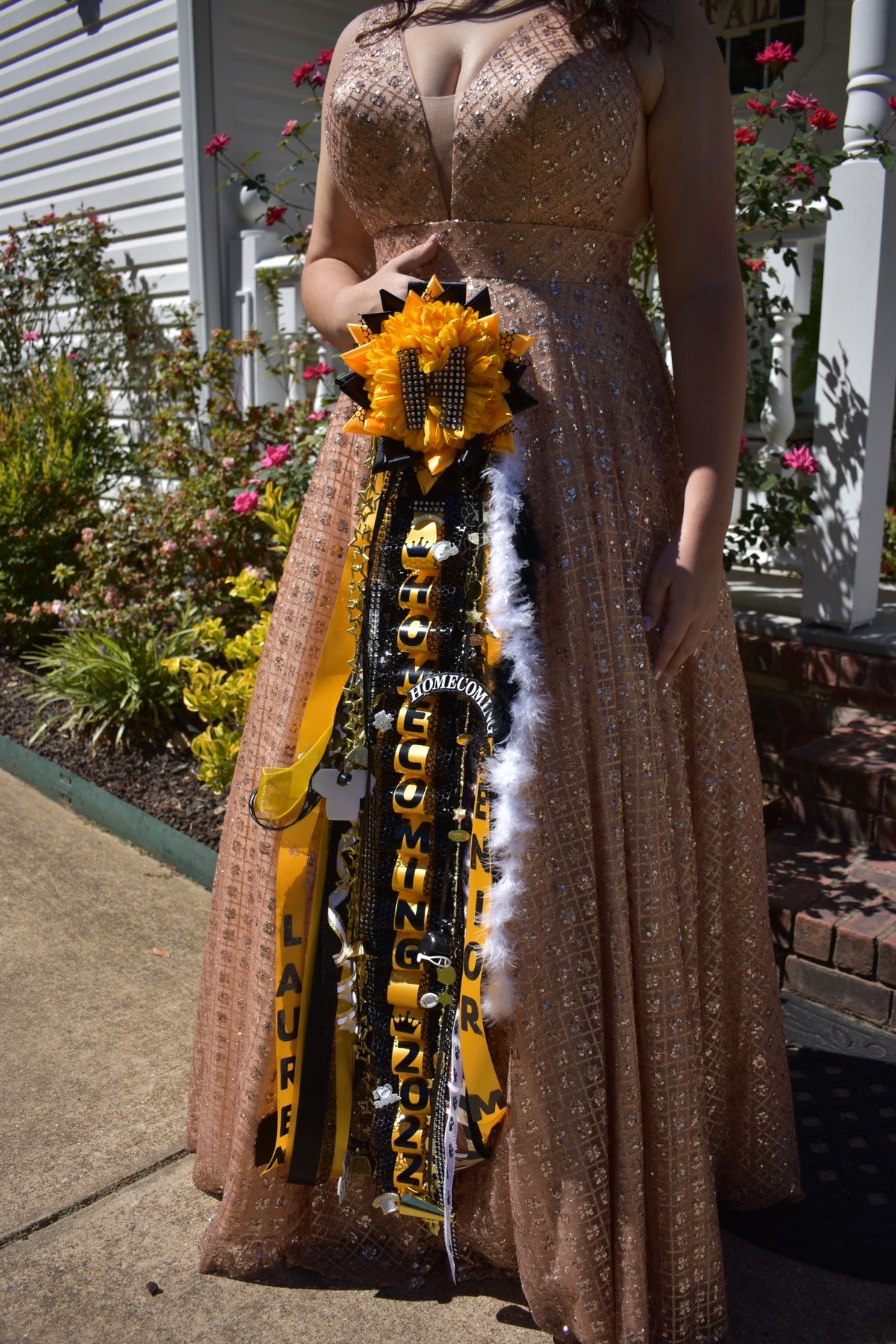 Size 12 Homecoming Gold Ball Gown on Queenly