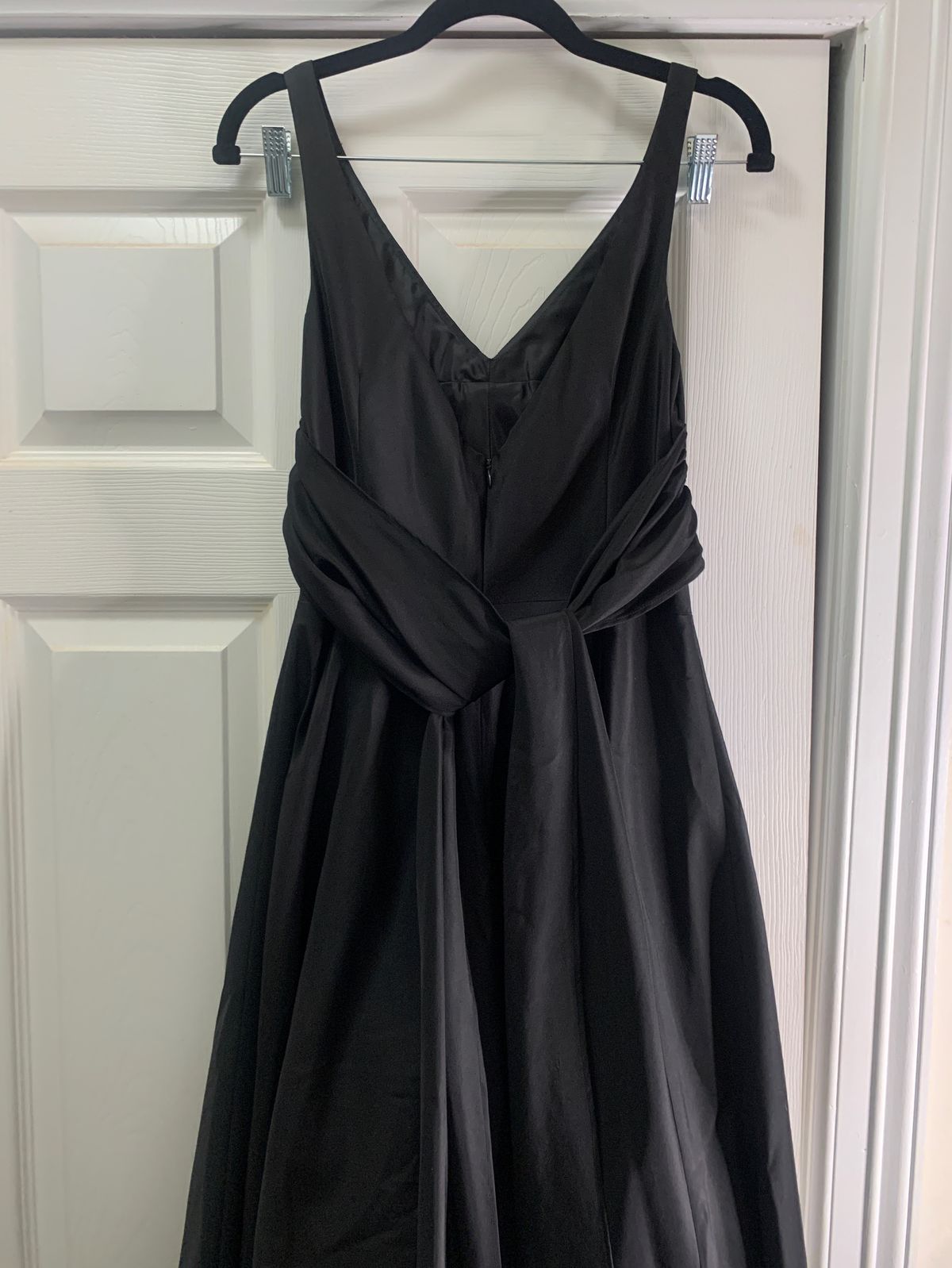 Nightway Size 8 Black Cocktail Dress on Queenly