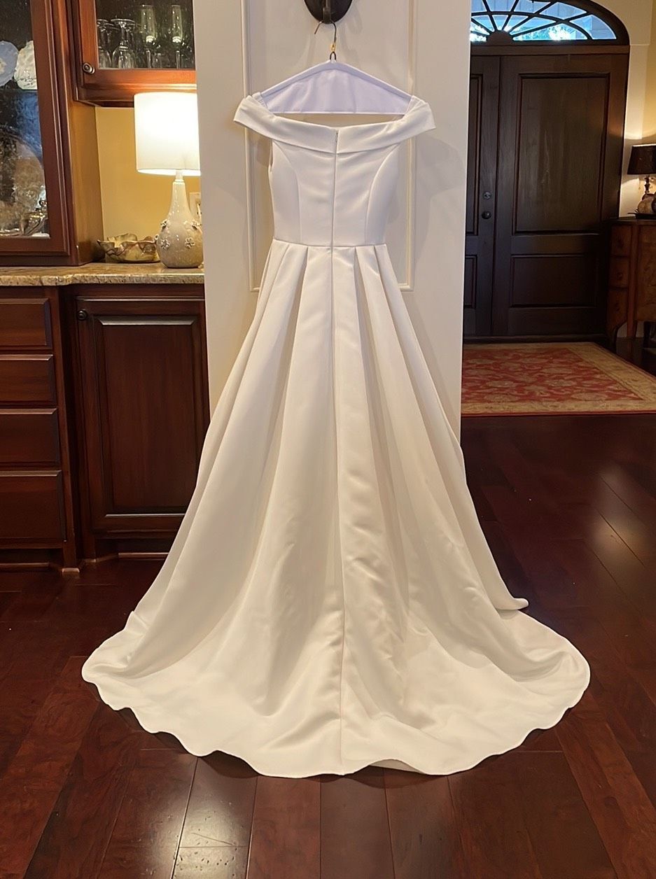Mac Duggal Size 2 Homecoming White Ball Gown on Queenly