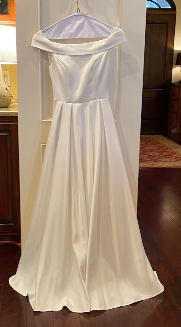 Mac Duggal Size 2 Homecoming White Ball Gown on Queenly
