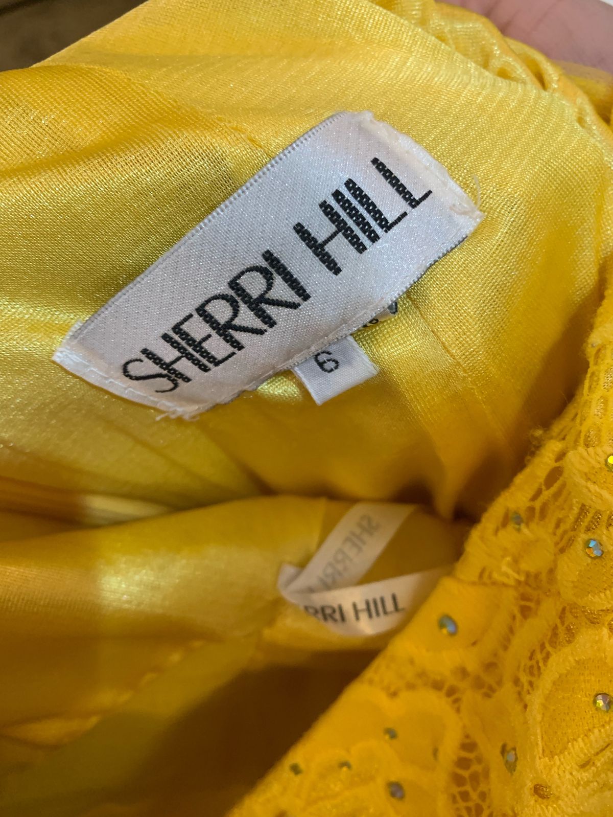 Sherri Hill Size 6 Prom High Neck Lace Yellow Dress With Train on Queenly