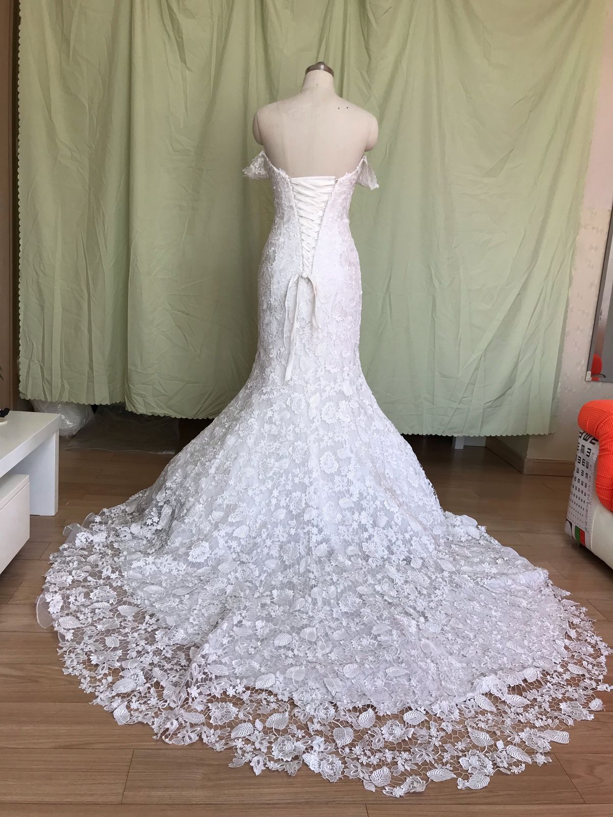 Size 6 Wedding White Mermaid Dress on Queenly