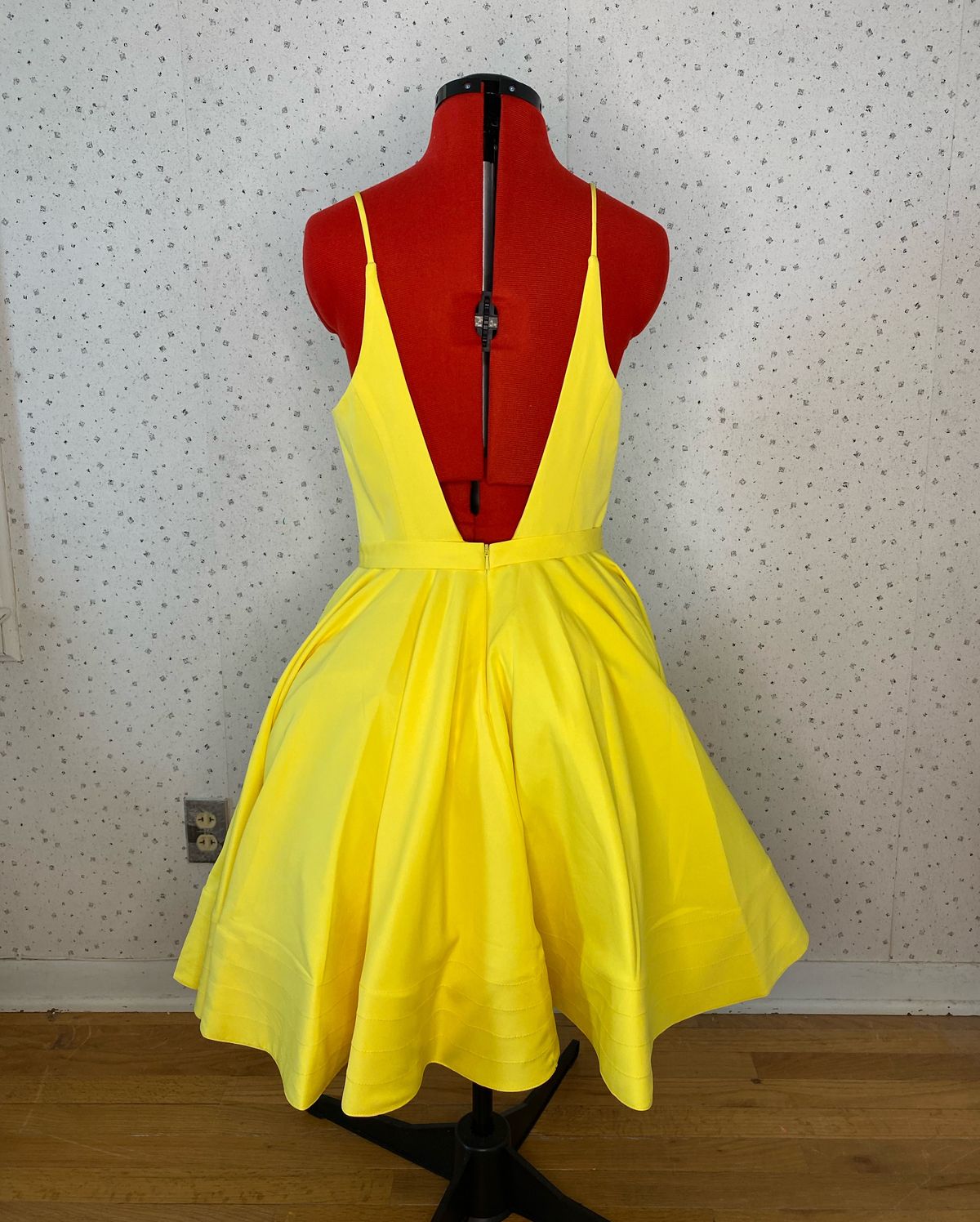 Mac Duggal Size 8 Prom Yellow Cocktail Dress on Queenly