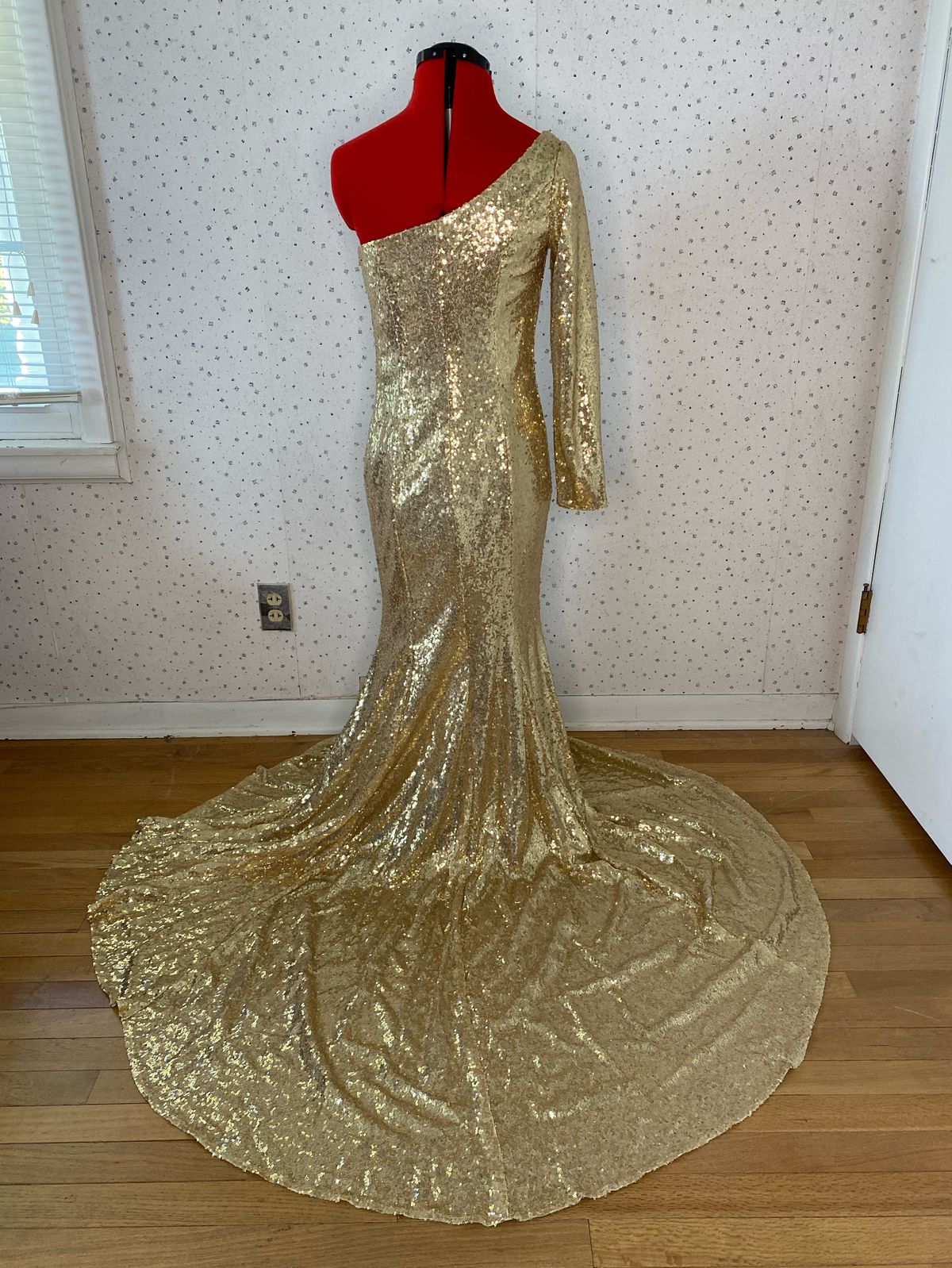 Size 6 Pageant Gold Floor Length Maxi on Queenly