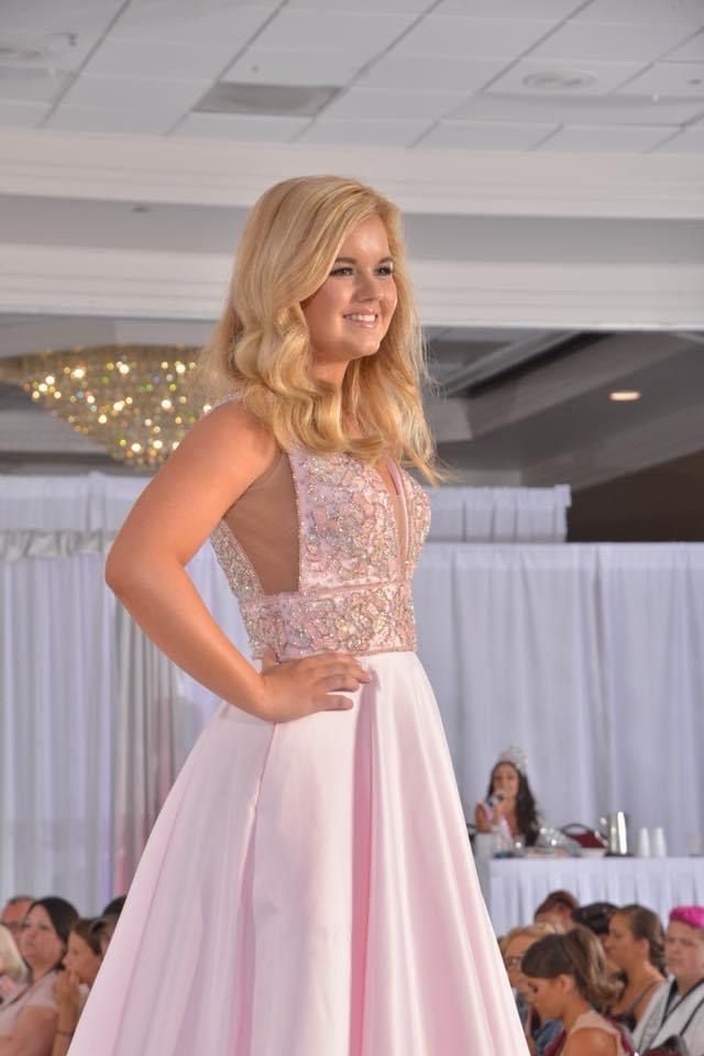 Vienna Size 2 Prom Pink Ball Gown on Queenly