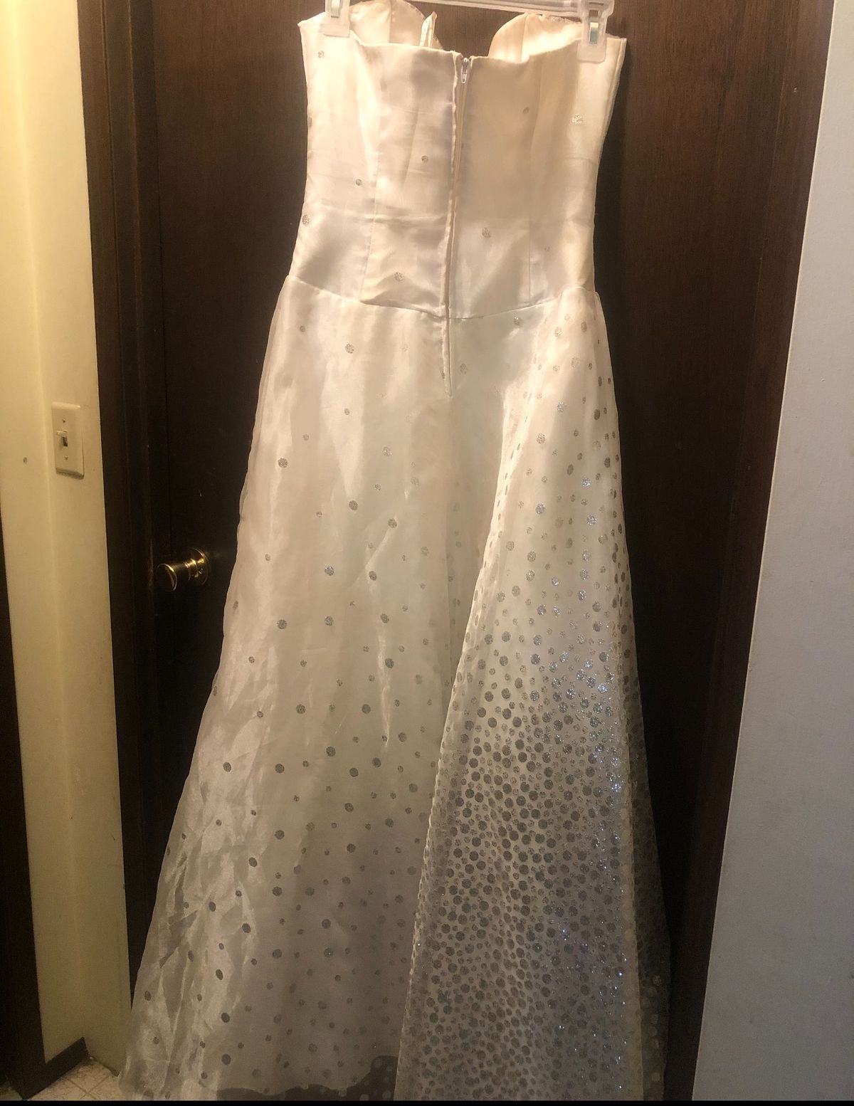 Size 8 Prom White Ball Gown on Queenly