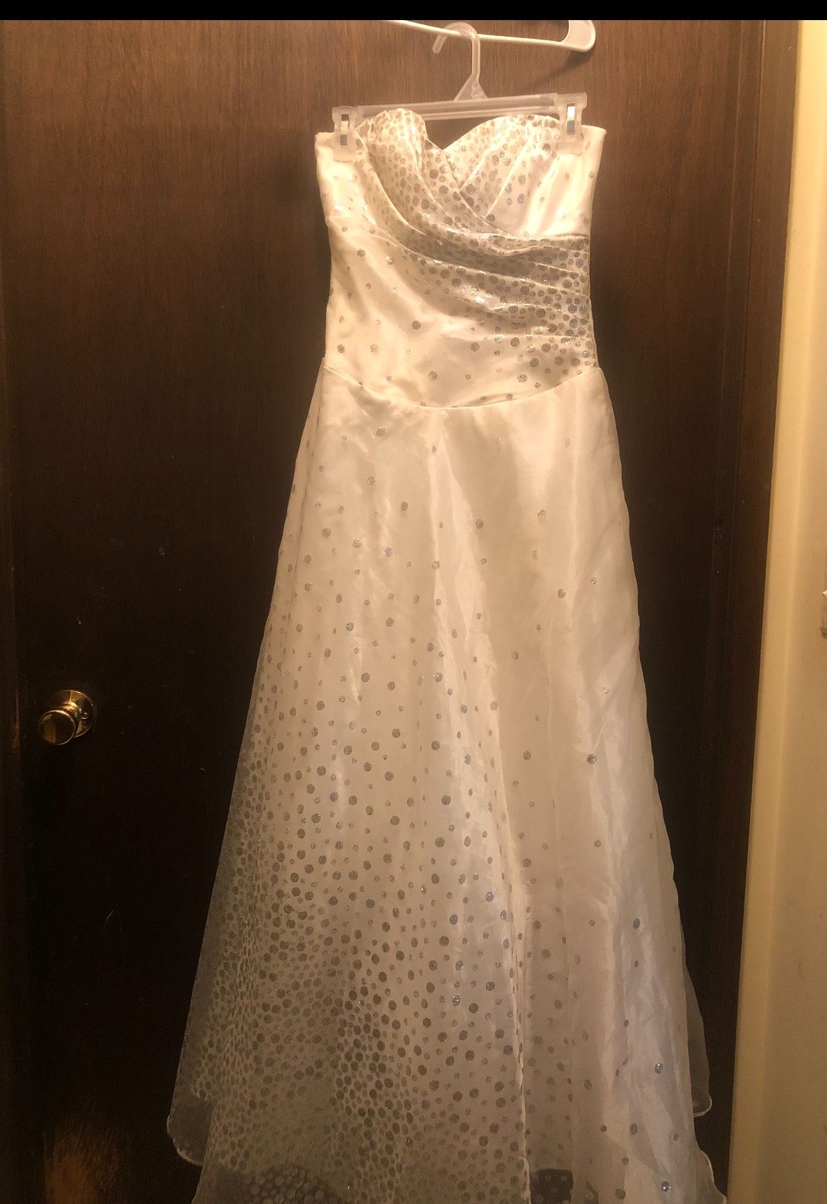 Size 8 Prom White Ball Gown on Queenly
