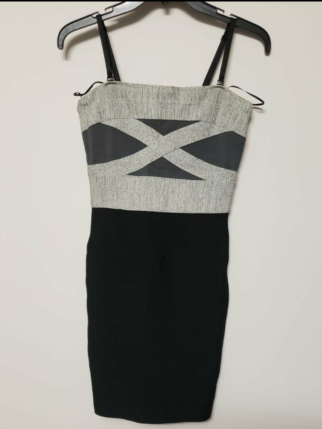 GUESS Size 2 Strapless Black Cocktail Dress on Queenly