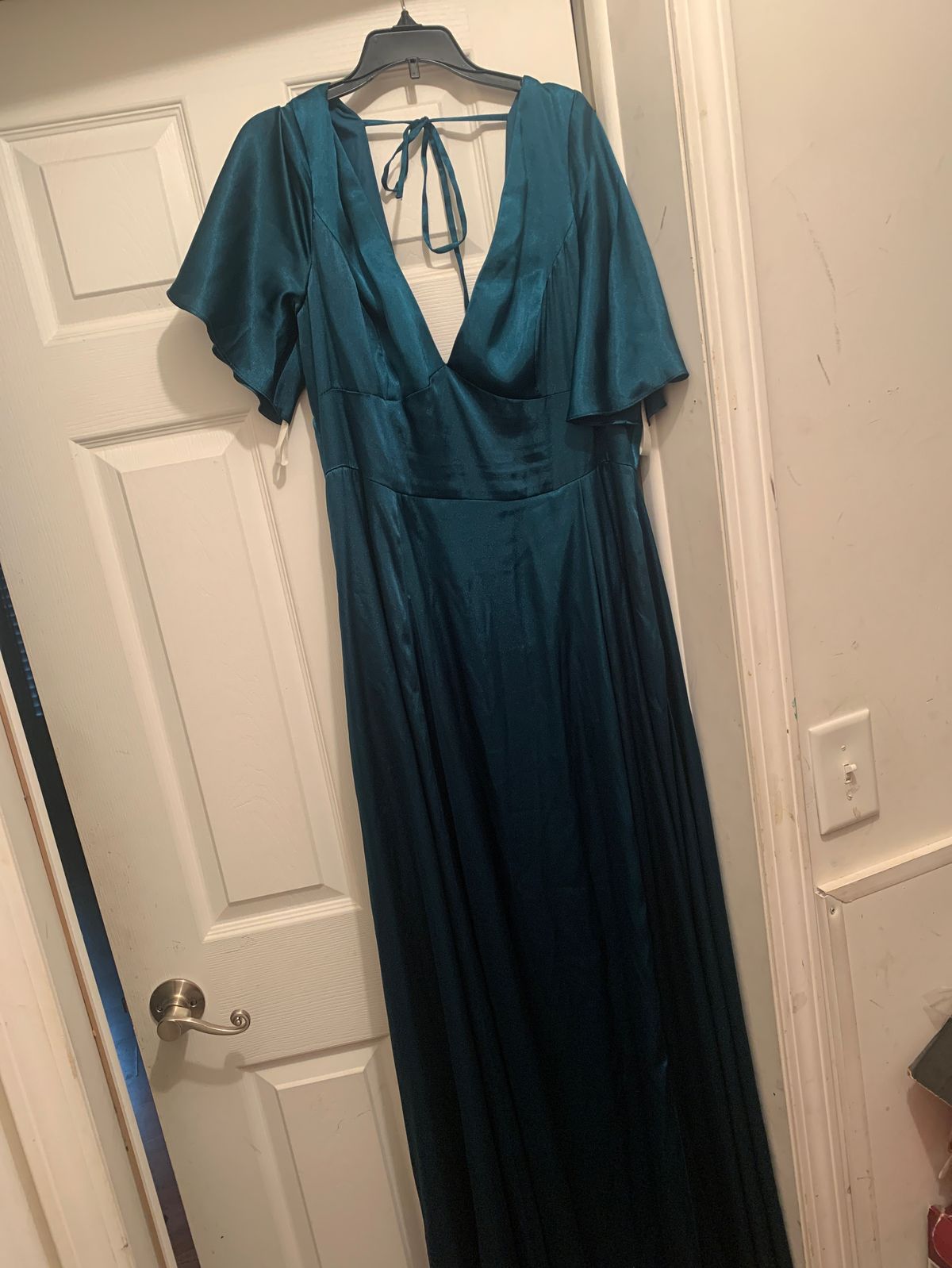 Size 14 Prom Green Ball Gown on Queenly