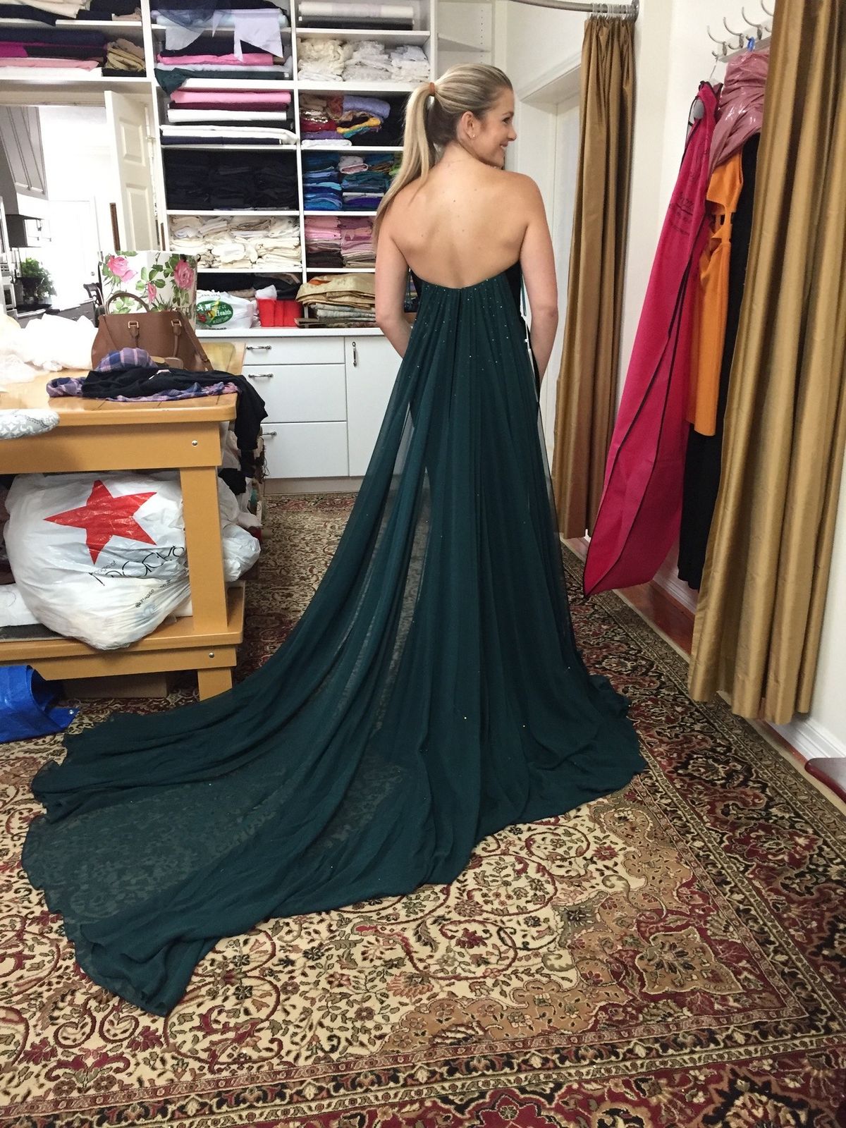 Jovani Size 2 Prom Velvet Green Dress With Train on Queenly
