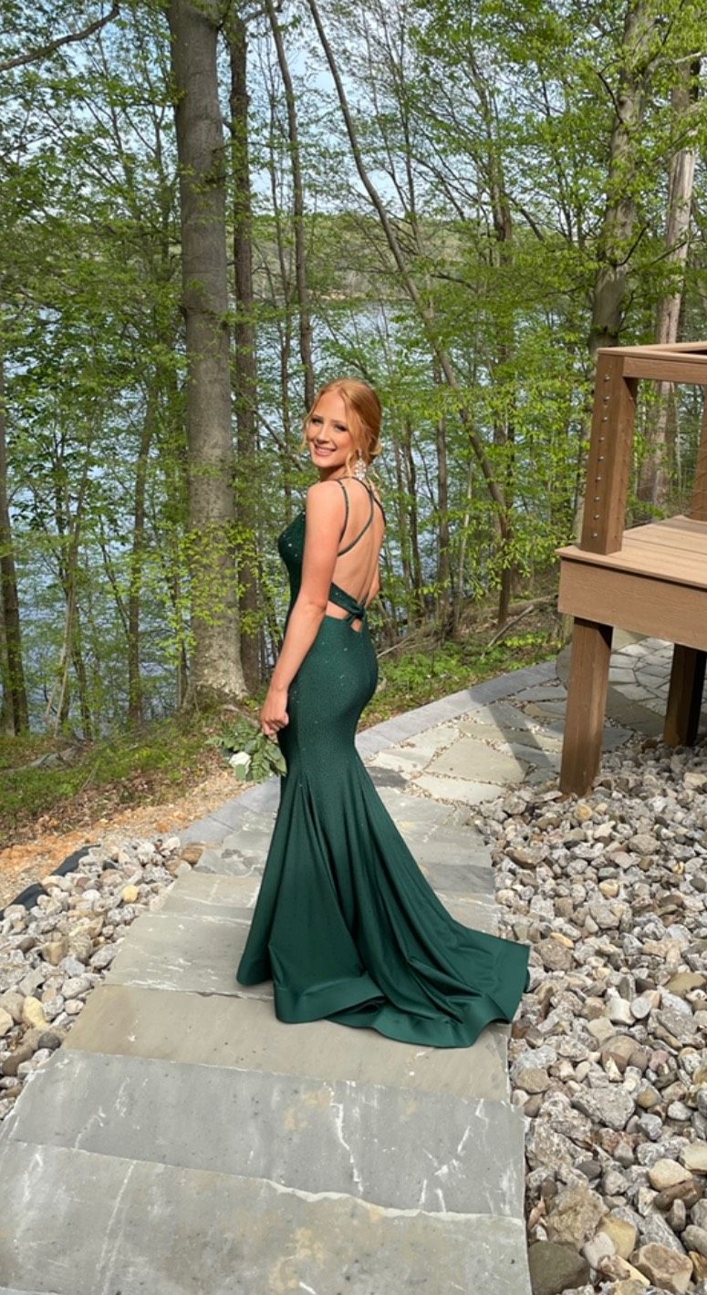 Ellie Wilde Size 6 Prom Green Dress With Train on Queenly